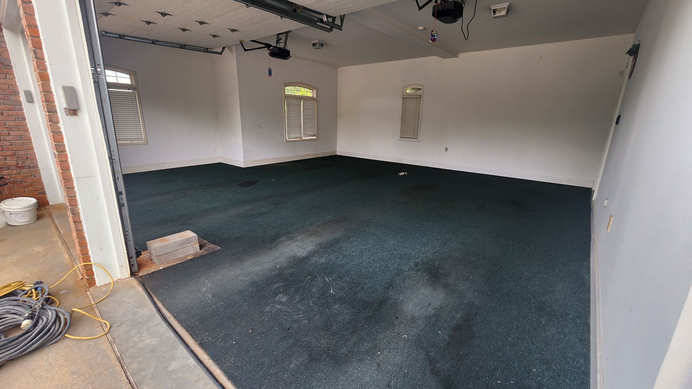 For those who love light colors we have the Schist flake by Opus Renovations 