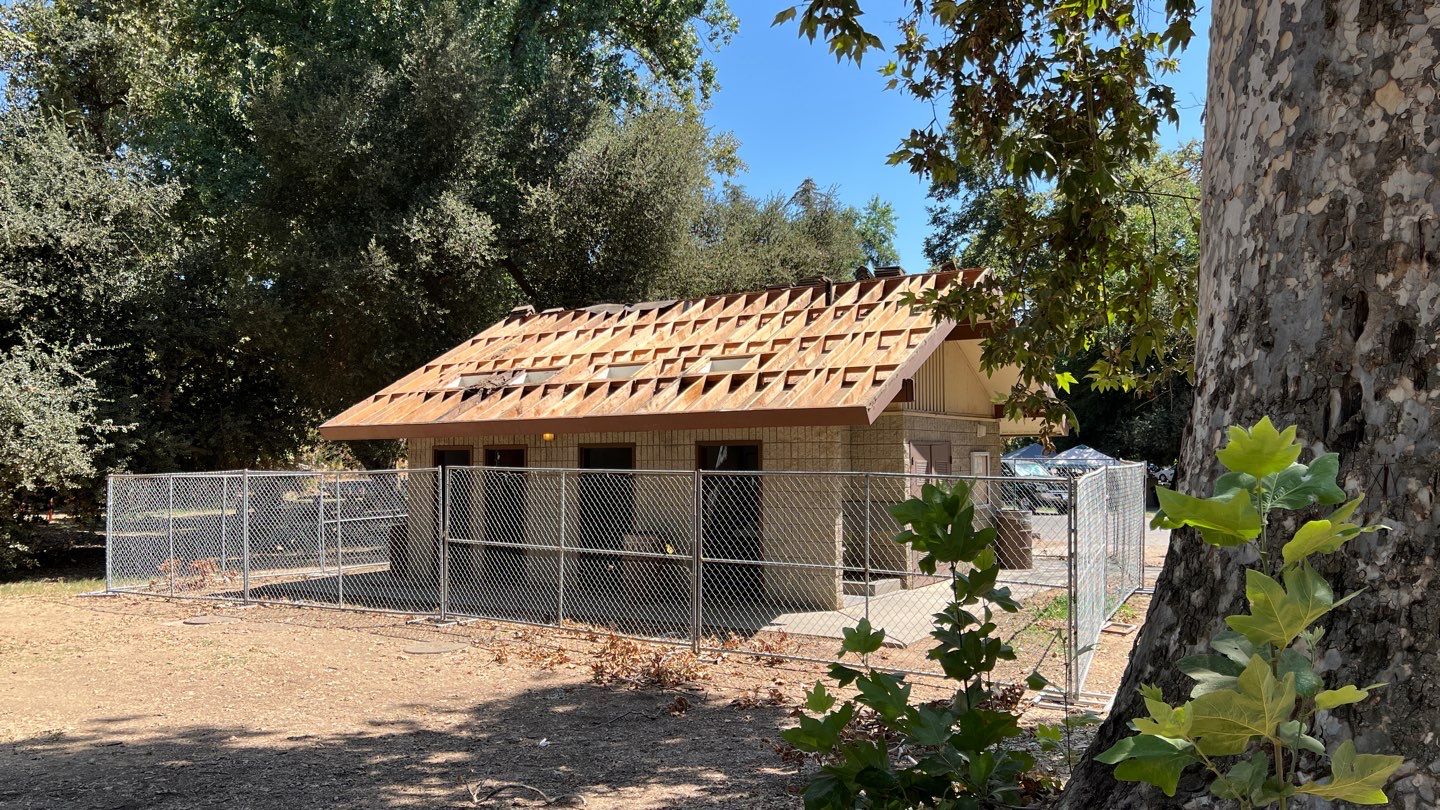 Metal roofing installation using Standing seam metal roofing system by Straight Edge Roofing Inc