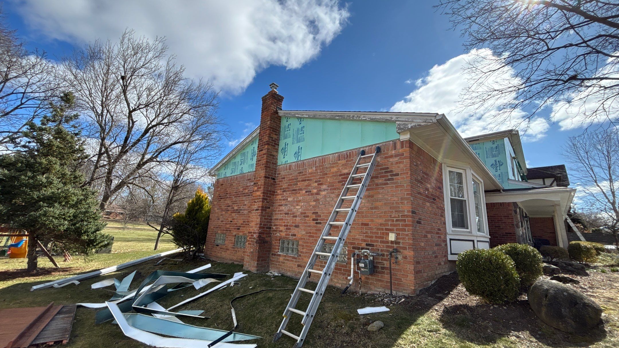 Siding Replacement using Alside Charcoal Smoke and Roof Replacement using Owens Corning Peppercorn by 180 Contractors
