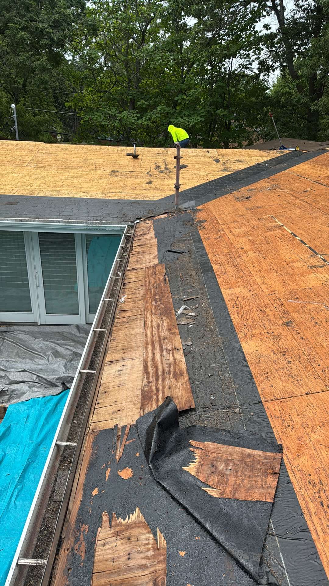 Roberts Home  by Gellings Roofing and Siding LLC