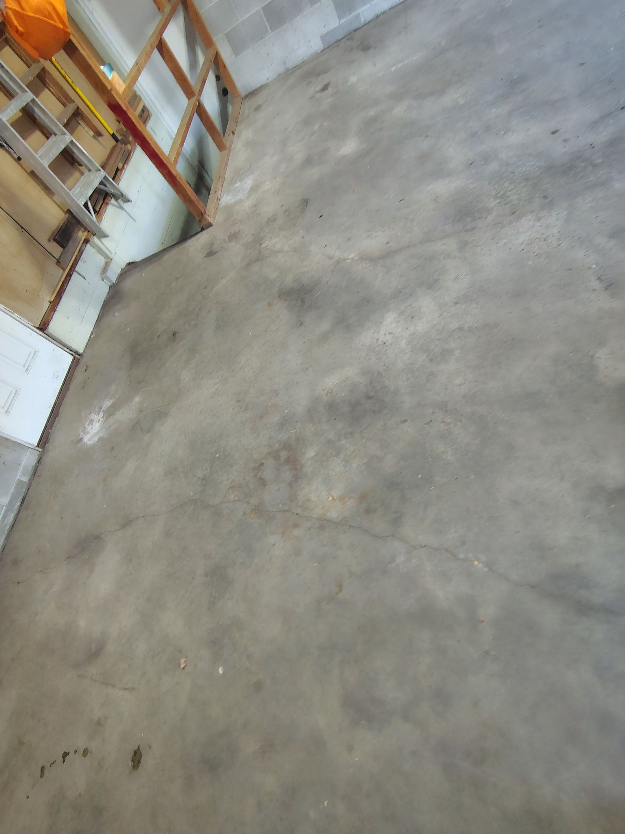 Sioux Falls Garage Epoxy Floor Installation and Concrete Crack Repair by Select Painting, Coatings & Garage Cabinets
