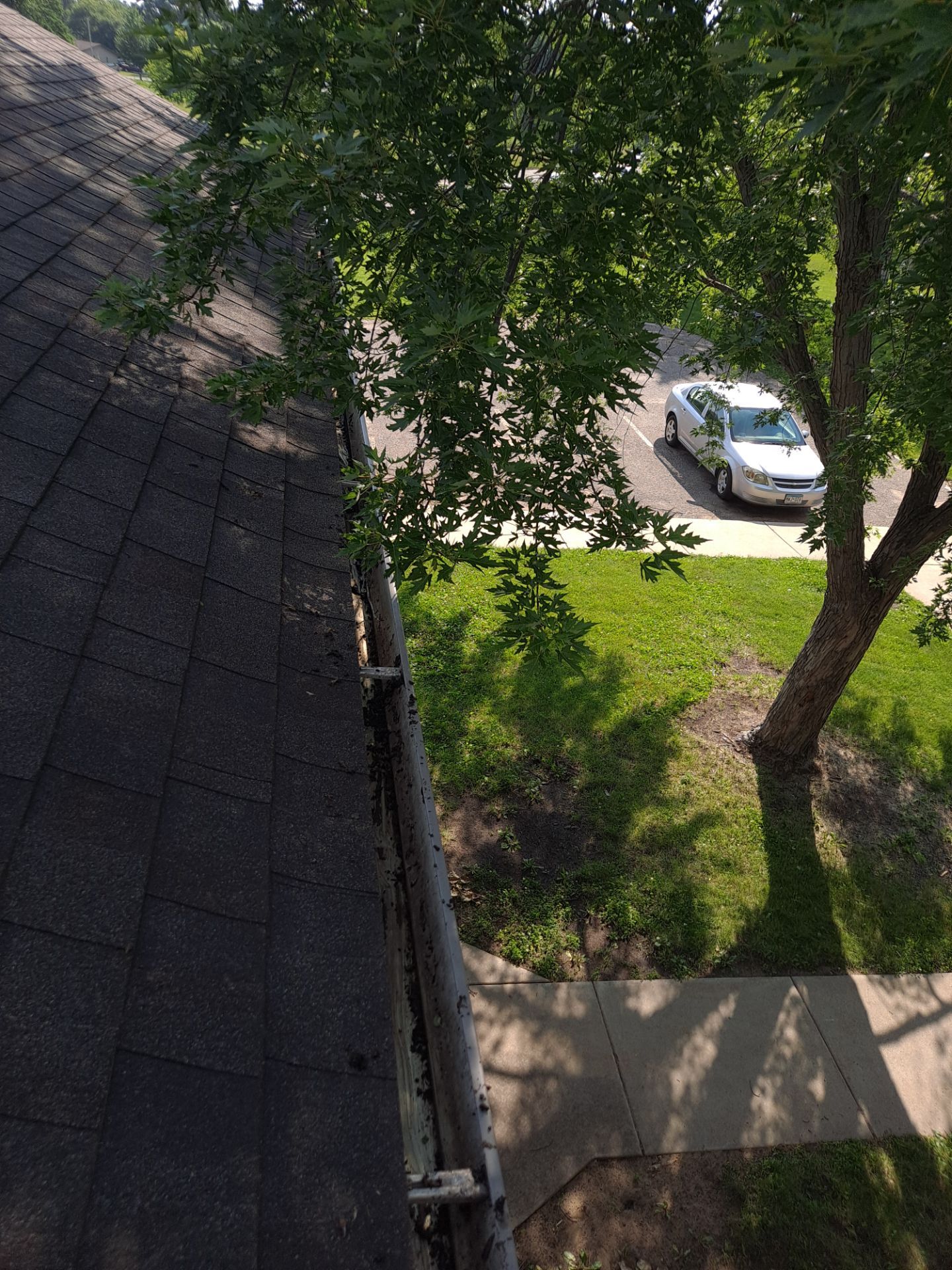 Commercial gutter cleaning St. Cloud, MN after photo with clean gutters