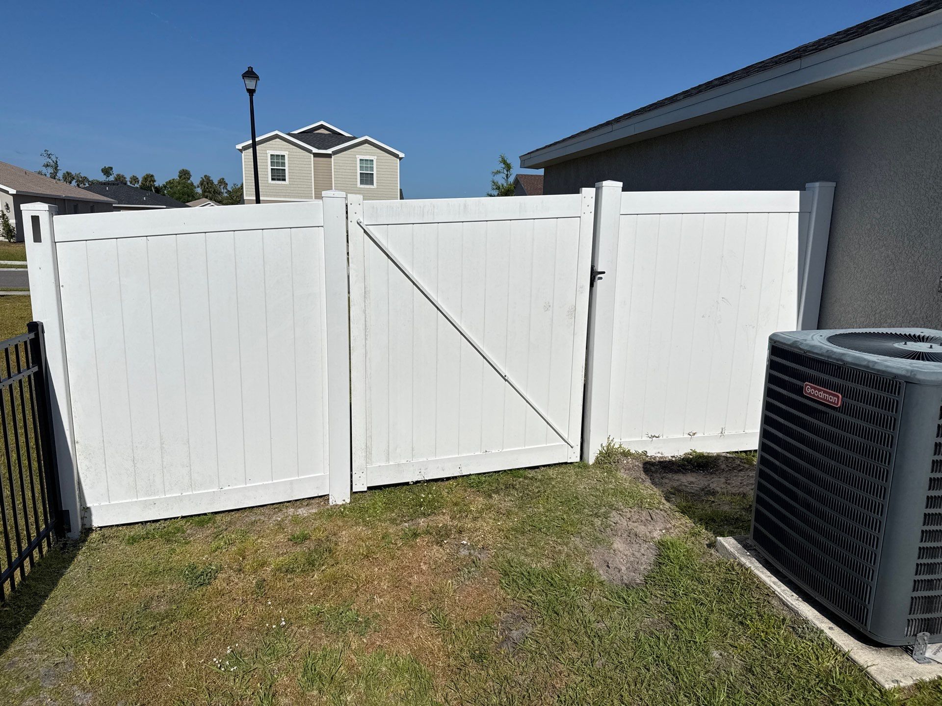 Vinyl Fence Cleaning | Jackson Crossing Community | Palmetto, FL by Sunshine AquaWash