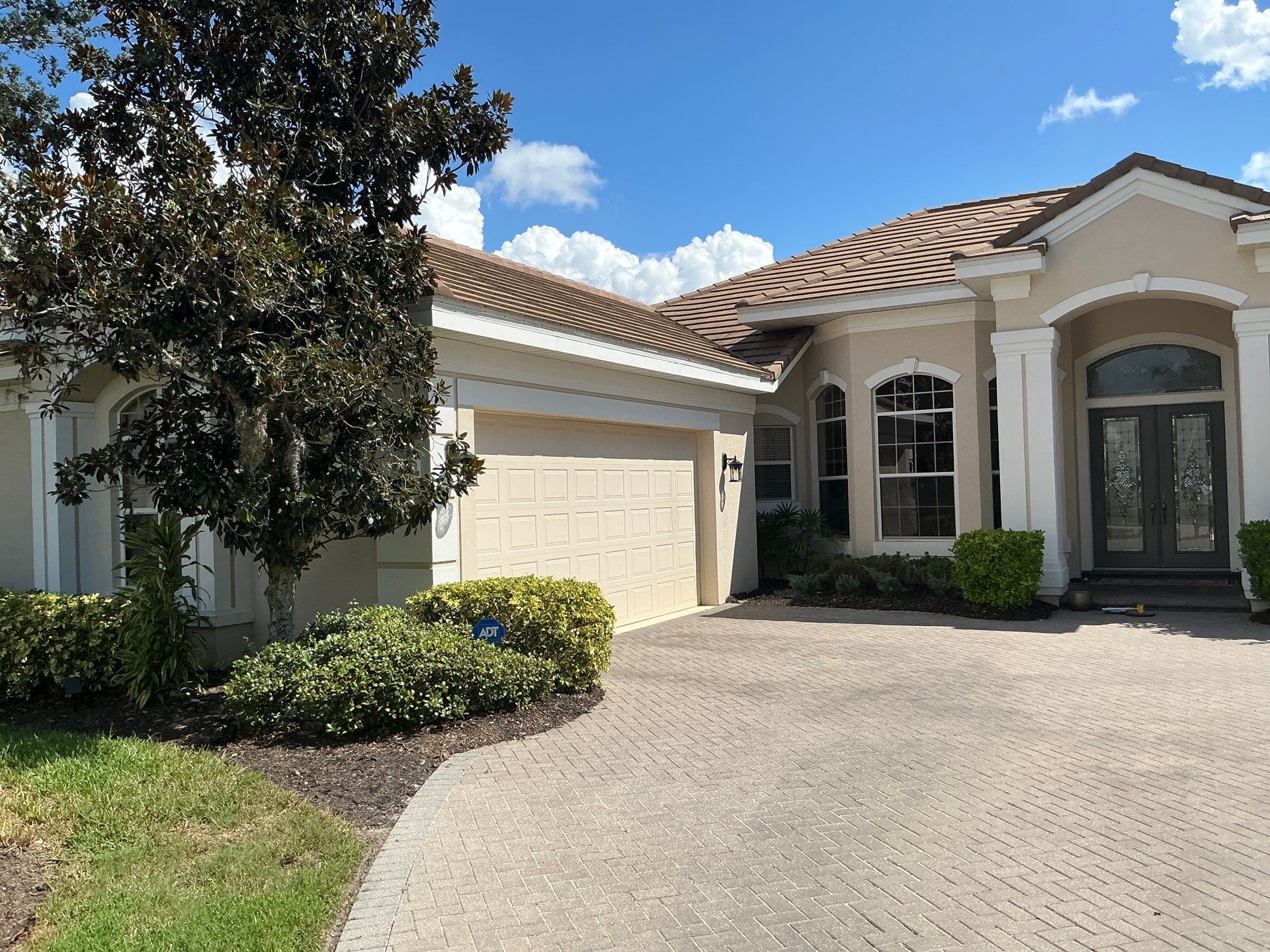 6-inch Seamless Gutter Installation with Splash Guard in University Park, FL by Gutter Professors