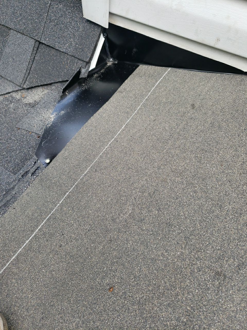 Brand: Atlas Pinnacle Color: Pristine Scotchgarde Black Drip: White by Eagle Eye Roofing