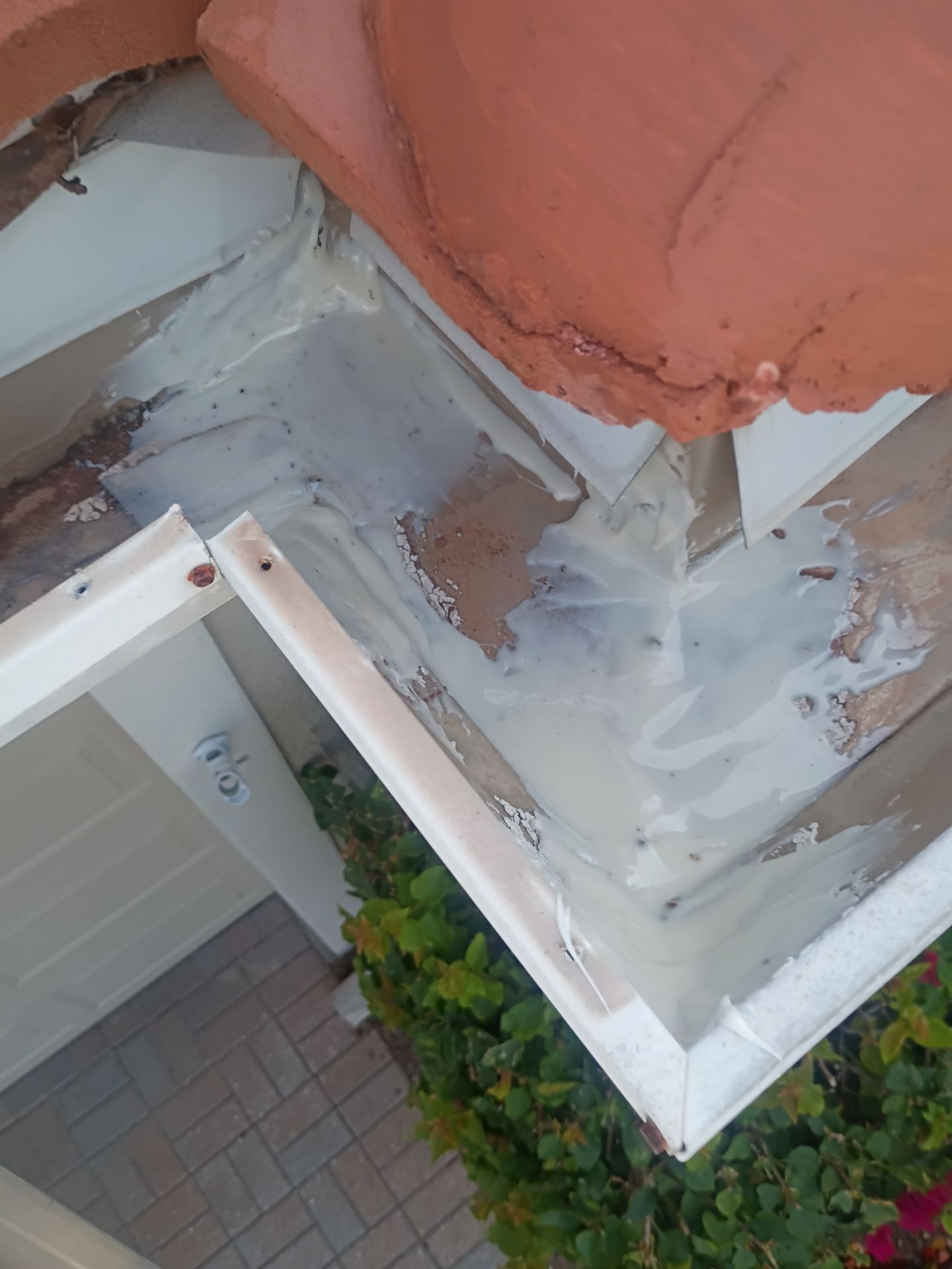 Aluminum Seamless Gutters using seal gutters in Fort Myers FL by Gutter Professors