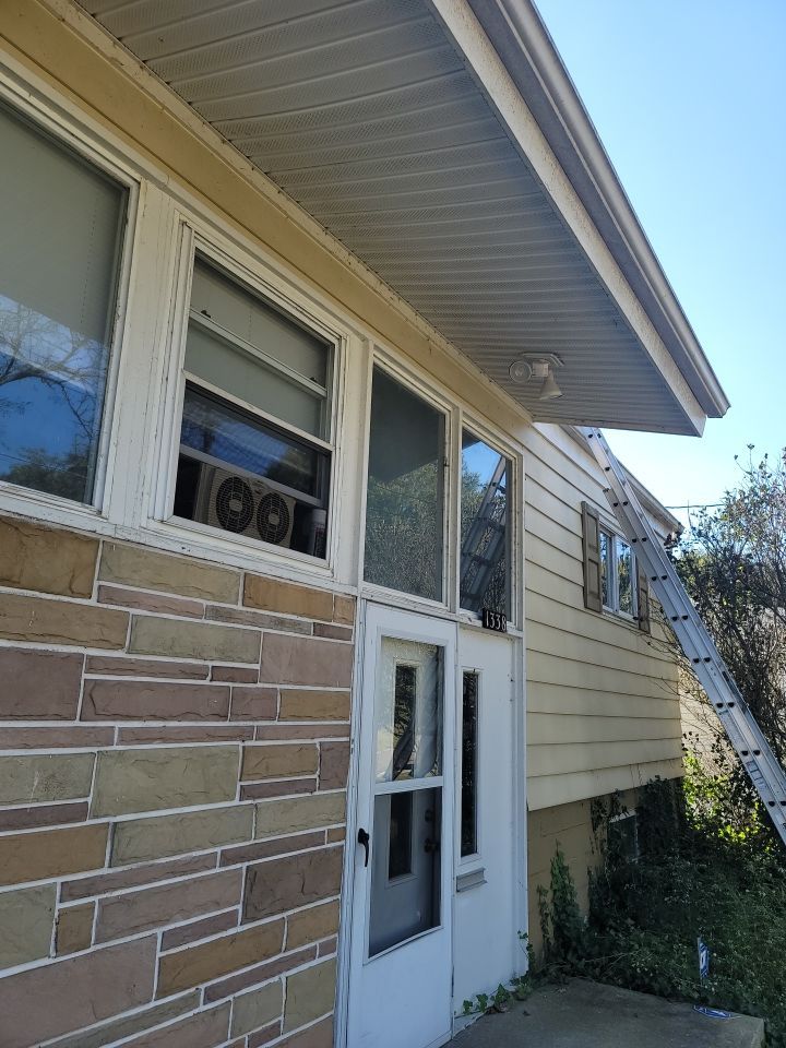 Brand: Atlas Pinnacle Color: Pristine Scotchgard Pweter Drip: White by Eagle Eye Roofing