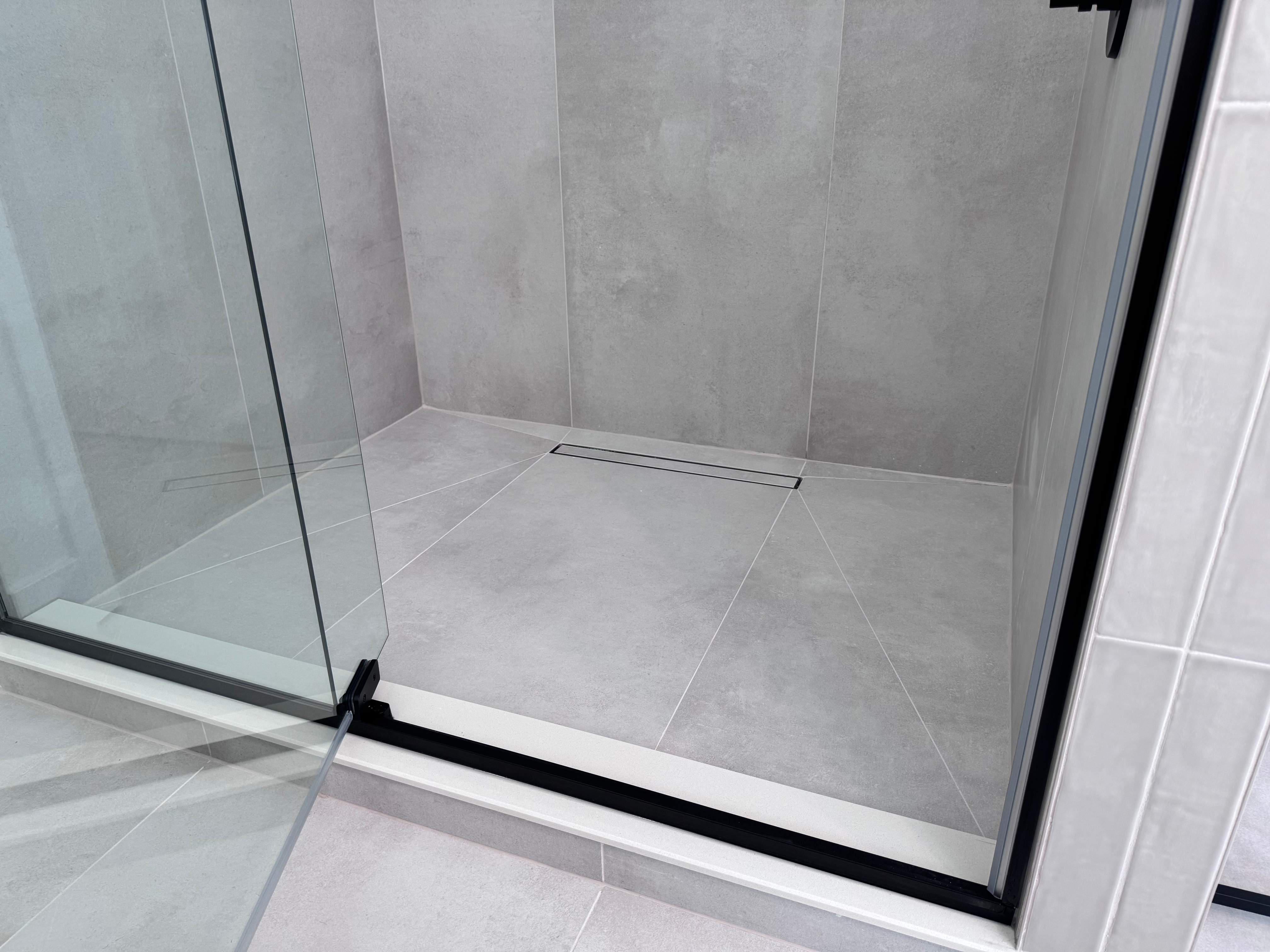 Master bathroom renovation by Prudencio