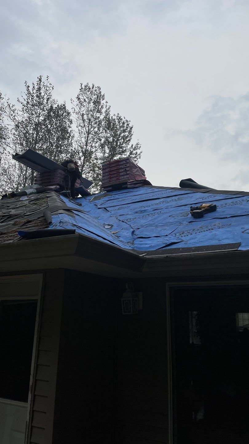 Residential Roofing Installation using OC Oakridge shingles by Top Notch Roofing Inc