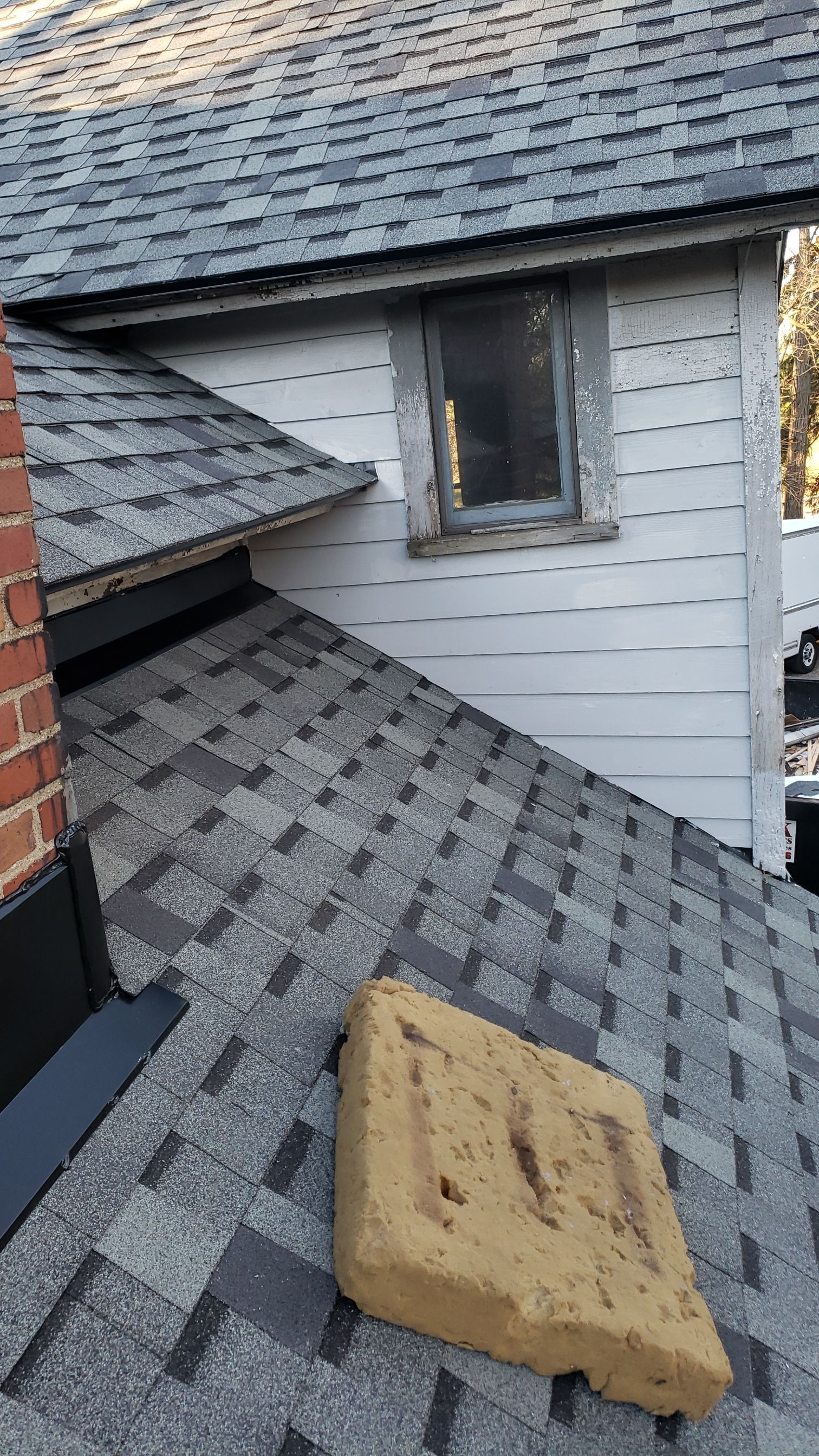 ATLAS PINNACLE COLOR: PRISTINE SCOTCHGARD HEARTHSTONE DRIP EDGE: BLACK by Eagle Eye Roofing