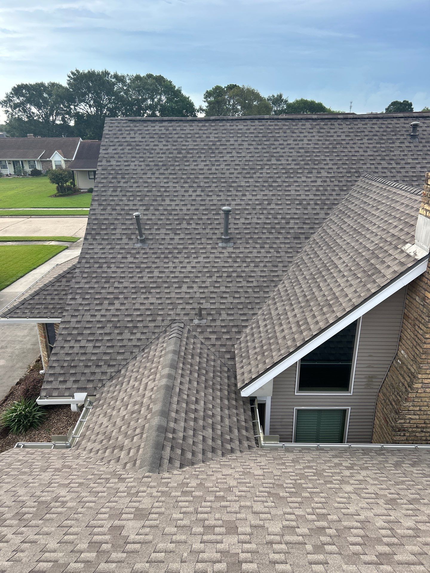 GAF HDZ - Weathered Wood by Elite Roofing LLC