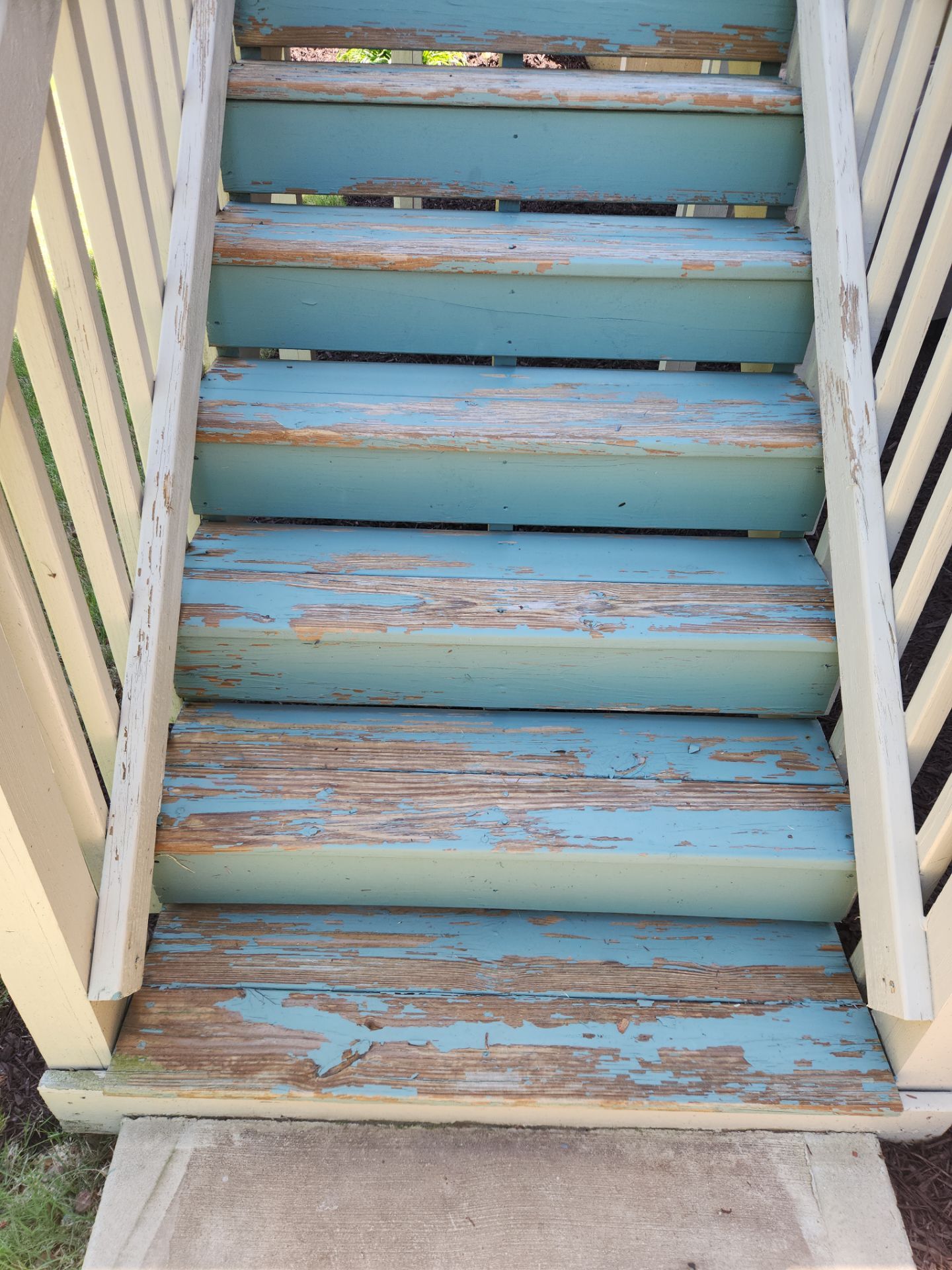 Weathered Deck using AcryFin by DuraSeal
