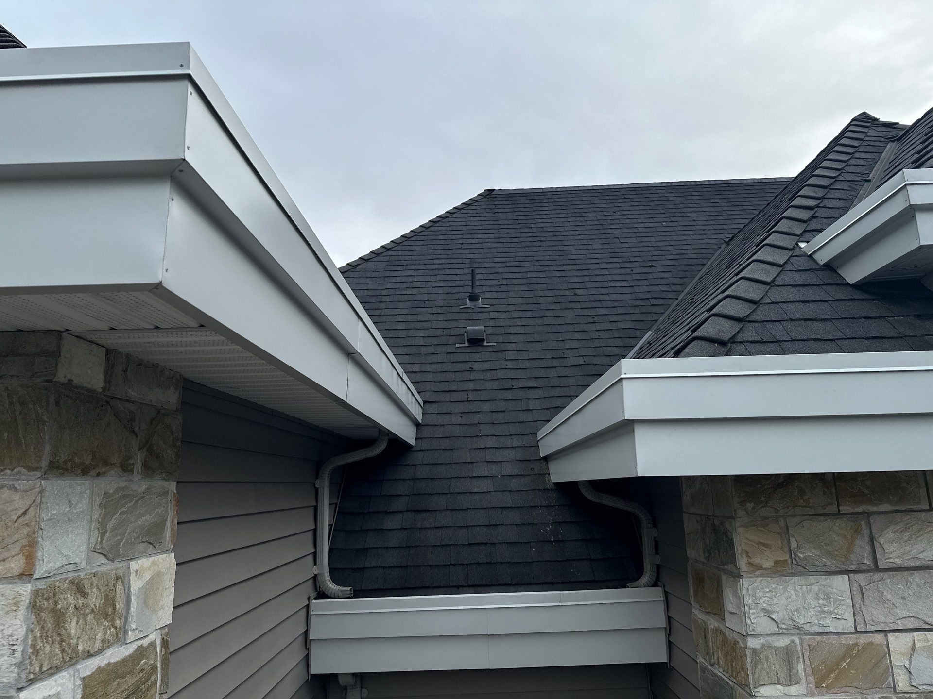 Residential Re-Roof using 26 GA Fascia Color White White by Top Notch Roofing Inc