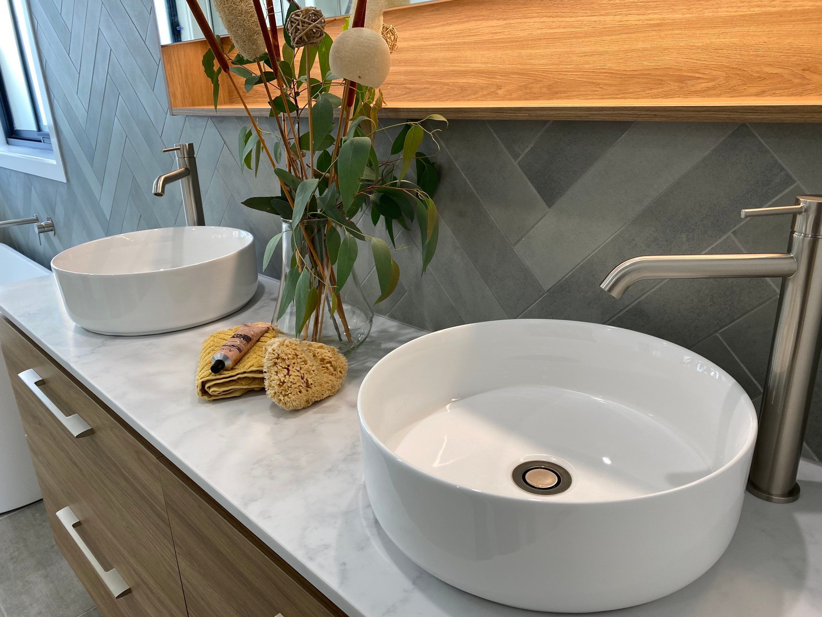 Large Ensuite Renovation by Re-seal Bathrooms