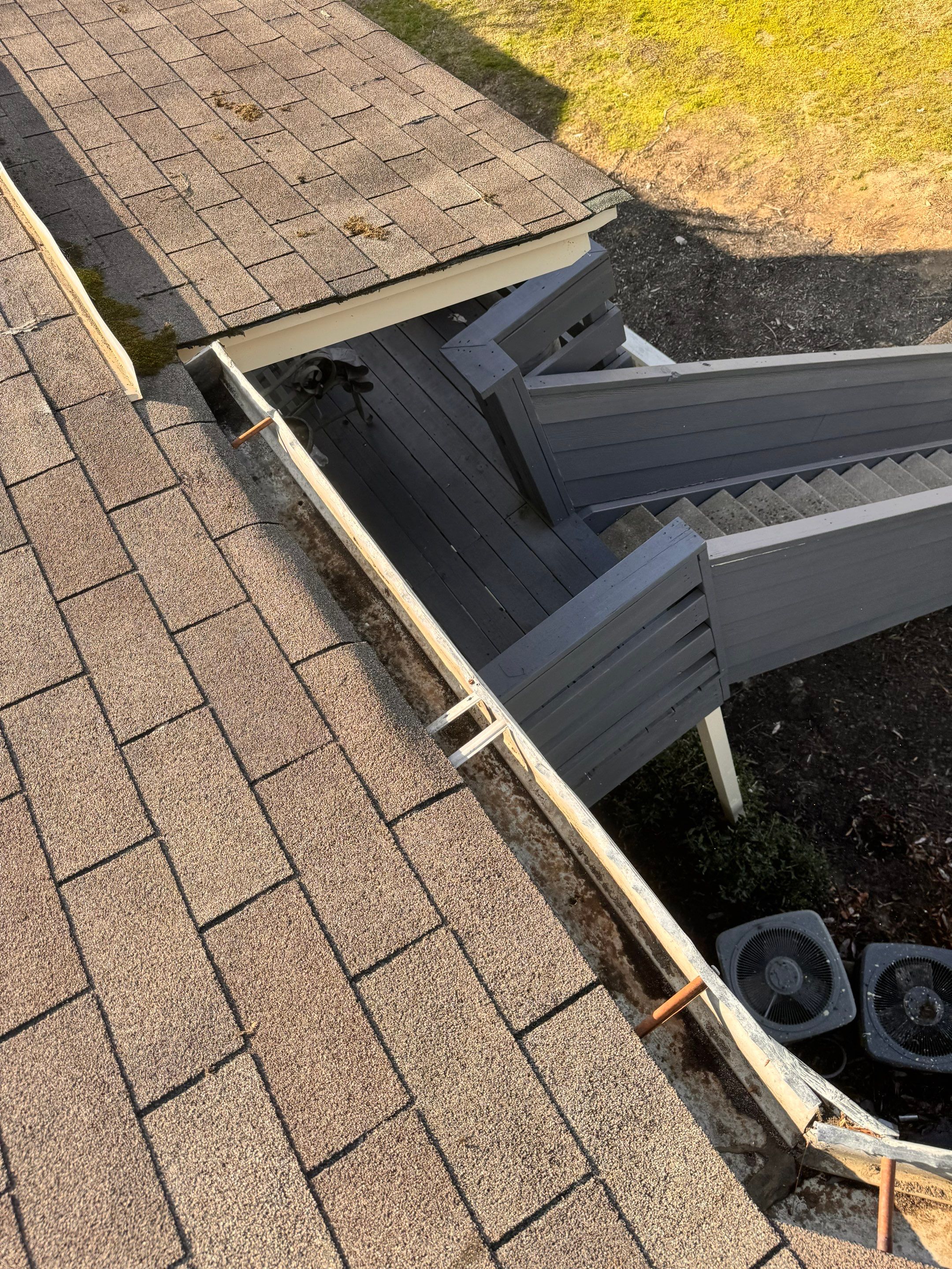 HOA gutter cleaning after photo.