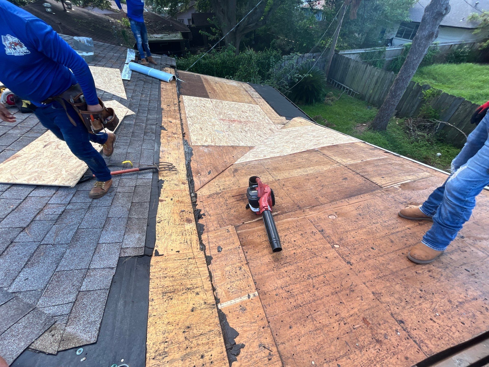 Residential Roofing Installation using Owen's Corning Duration (Lifetime) Shingles by Roof Repair Company