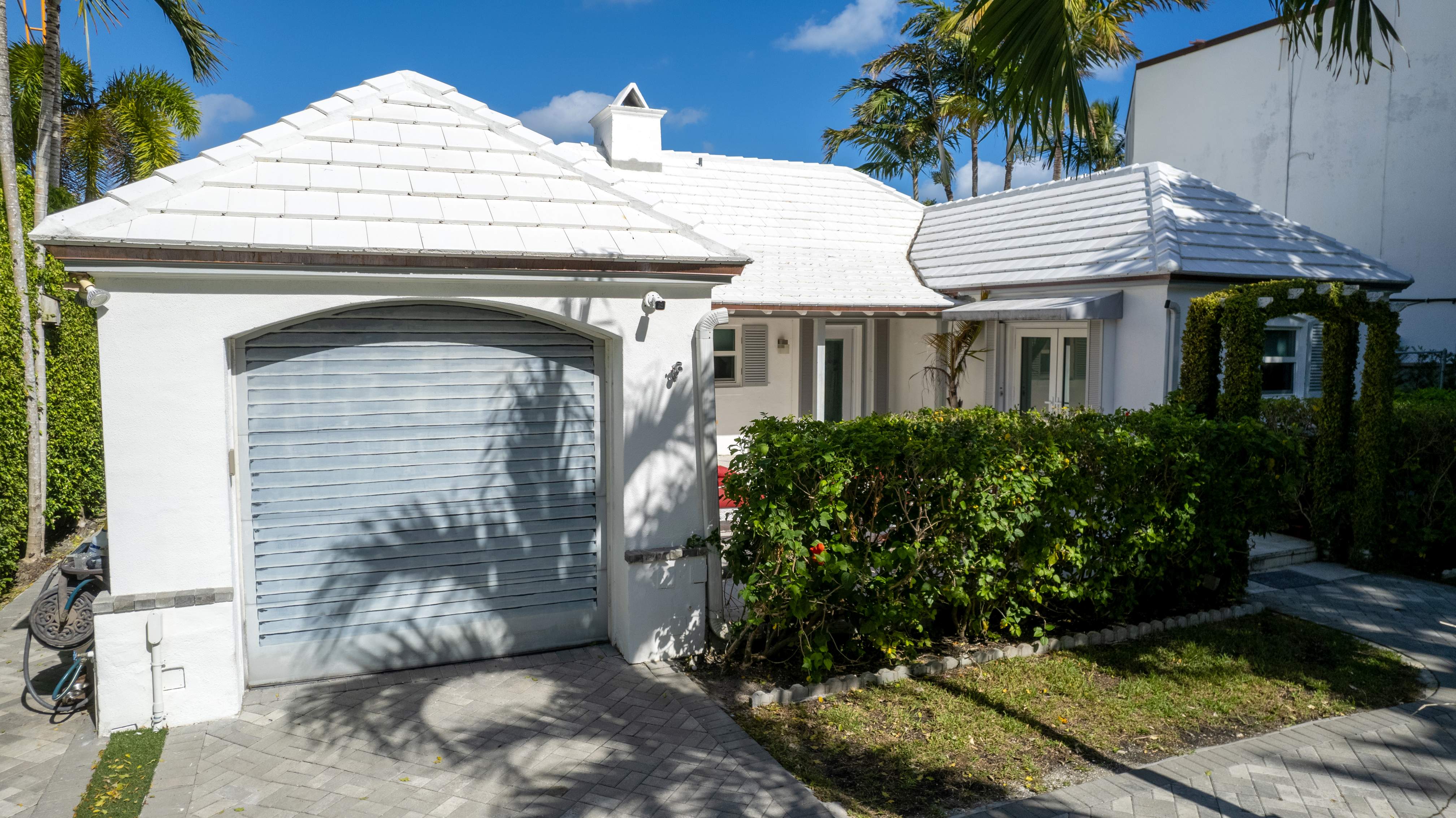 Crown Windsor Slate - Polar White by Istueta Roofing