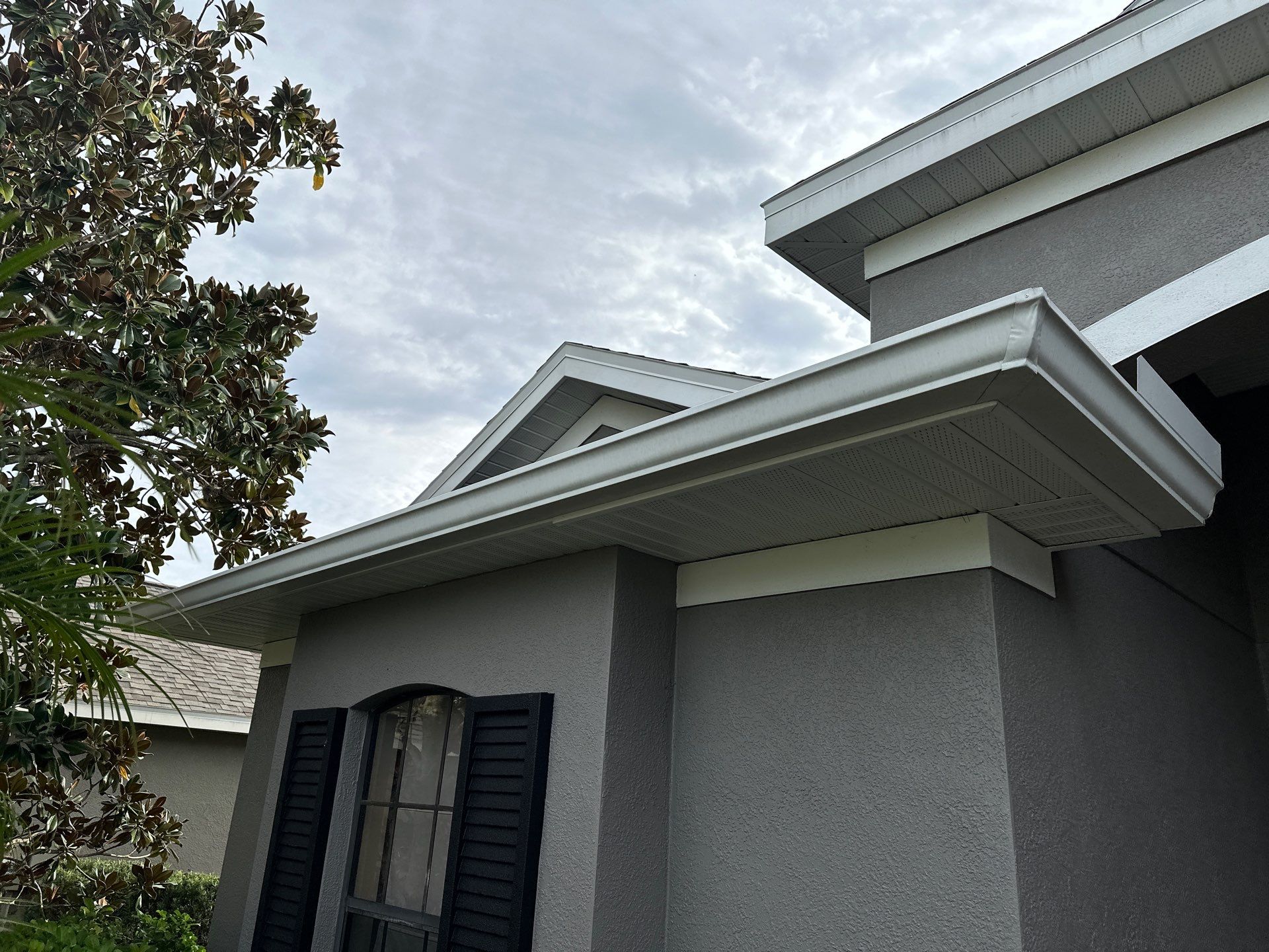 House Wash, Lanai Cleaning, and Driveway Cleaning by Sunshine AquaWash