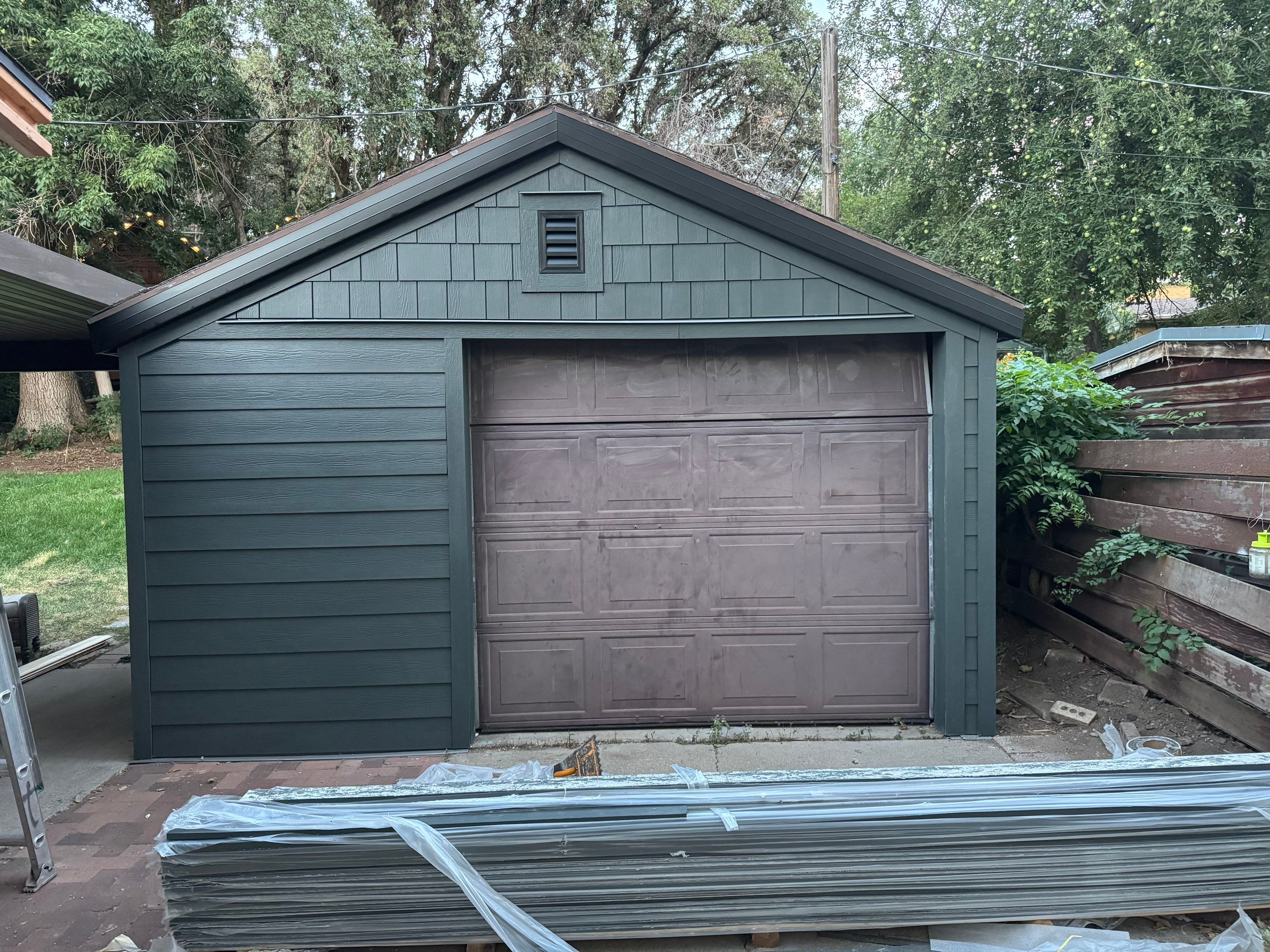 Bountiful | Hardie Mixed Siding & Detached Garage | Iron Gray by Ideal Siding Utah