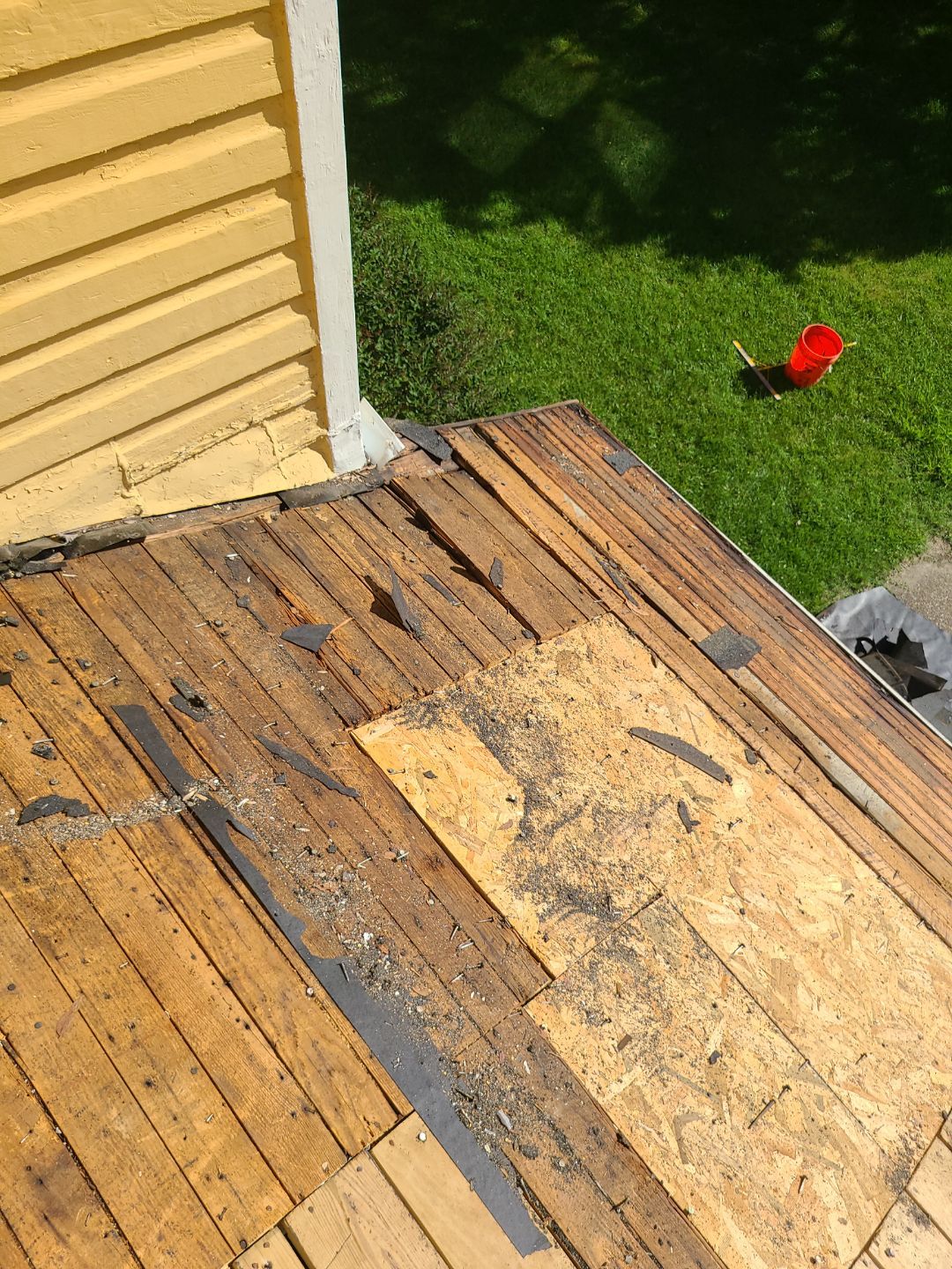 Arlington: CertainTeed Landmark Designer Shingles in Moire Black by RM Banning, Inc.