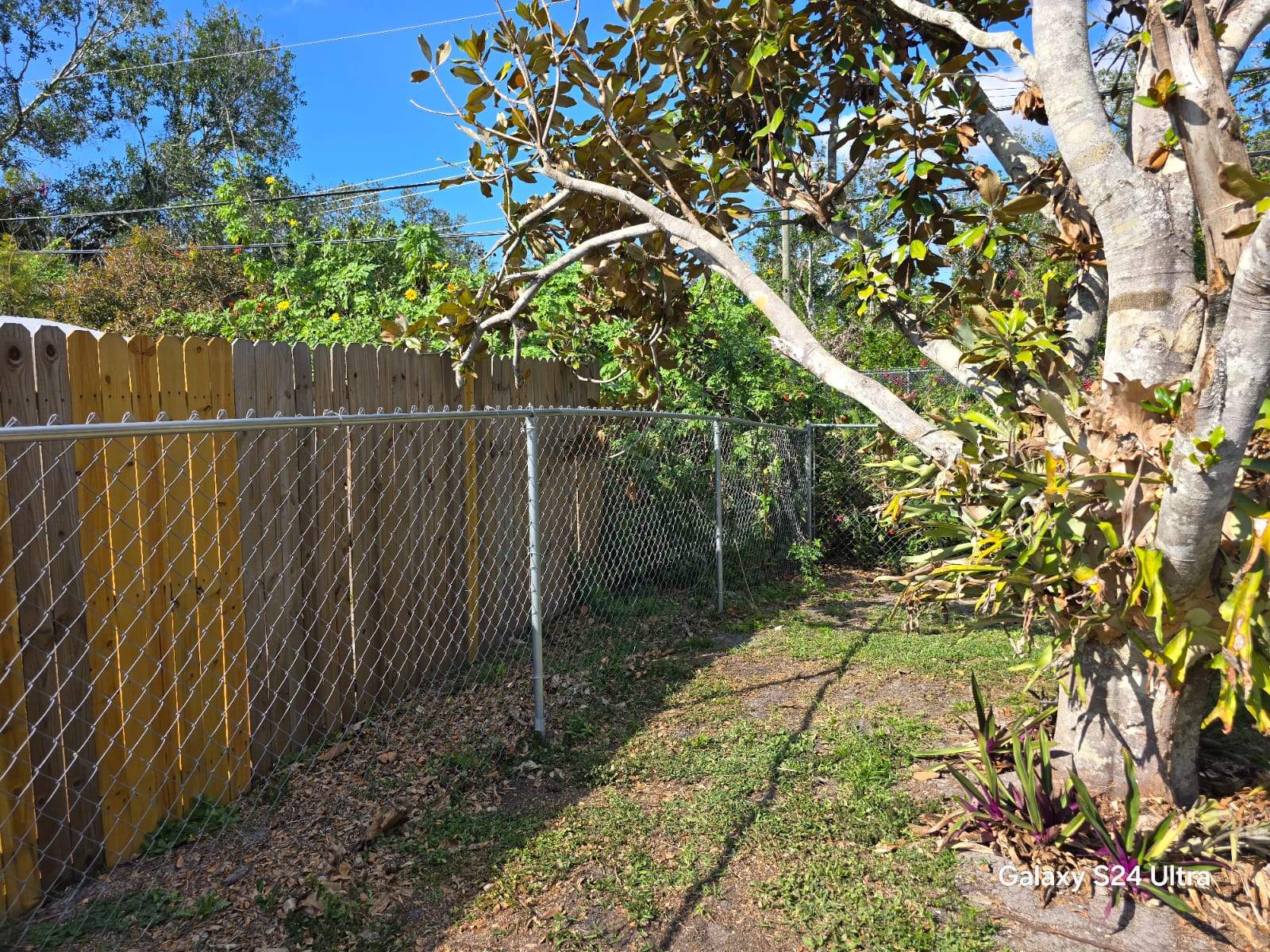 Vinyl and Chain Link Combo in Venice by True Fence LLC