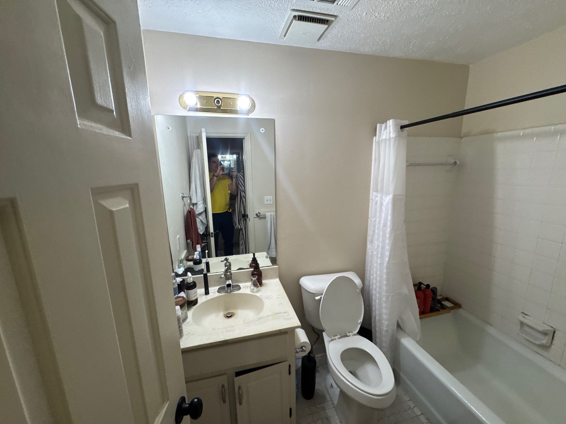 Master bathroom renovation by Prudencio