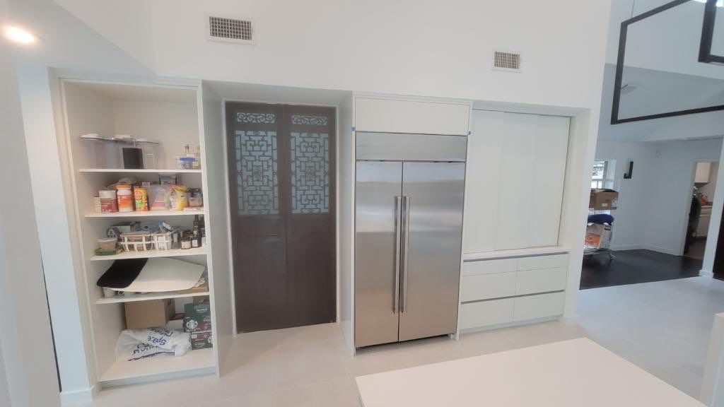 Modern & Clean Kitchen by SLM General Contractors & Roofing