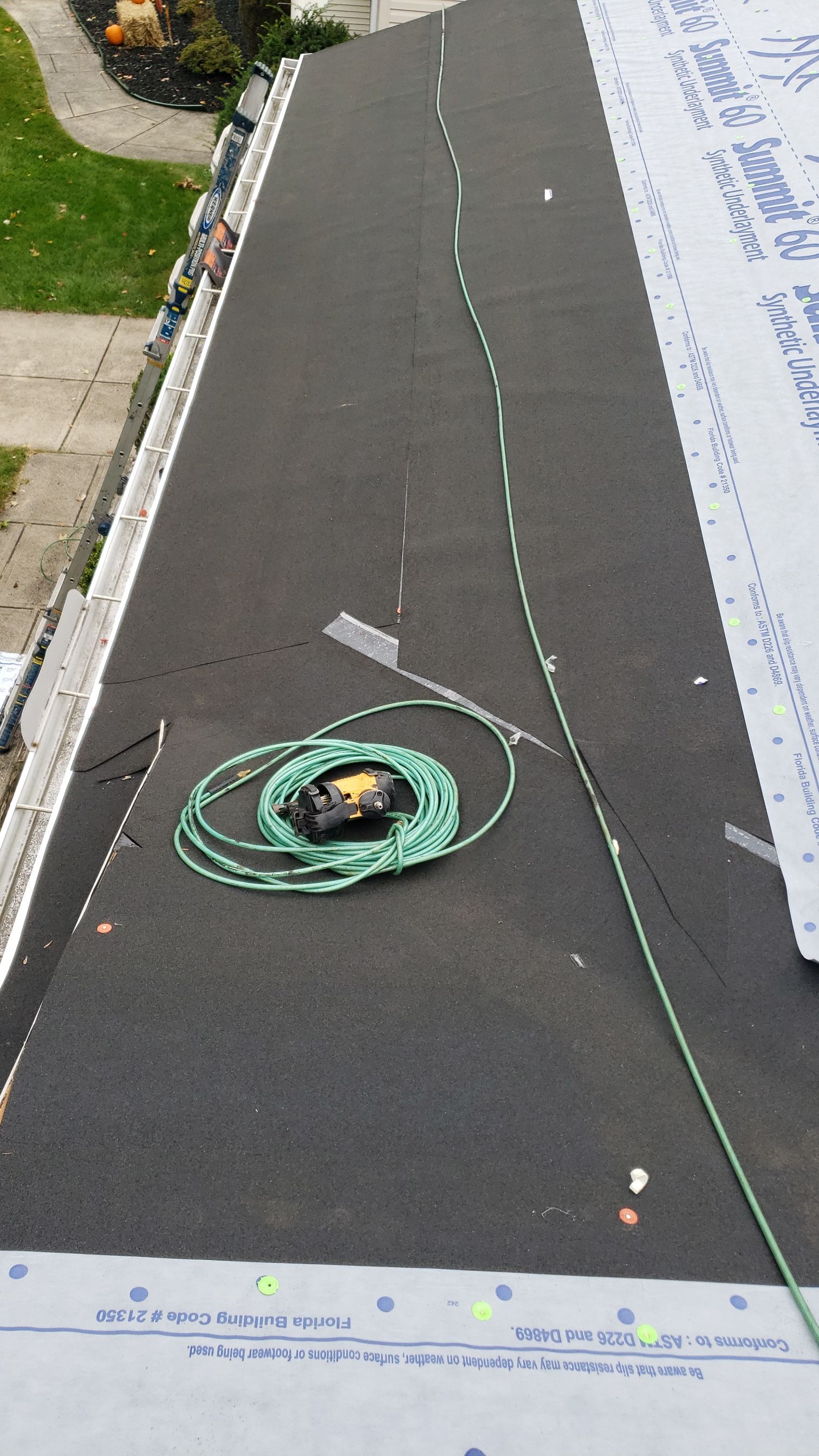 ATLAS PINNACLE COLOR: PRISTINE BLACK SHADOW DRIP EDGE: WHITE by Eagle Eye Roofing