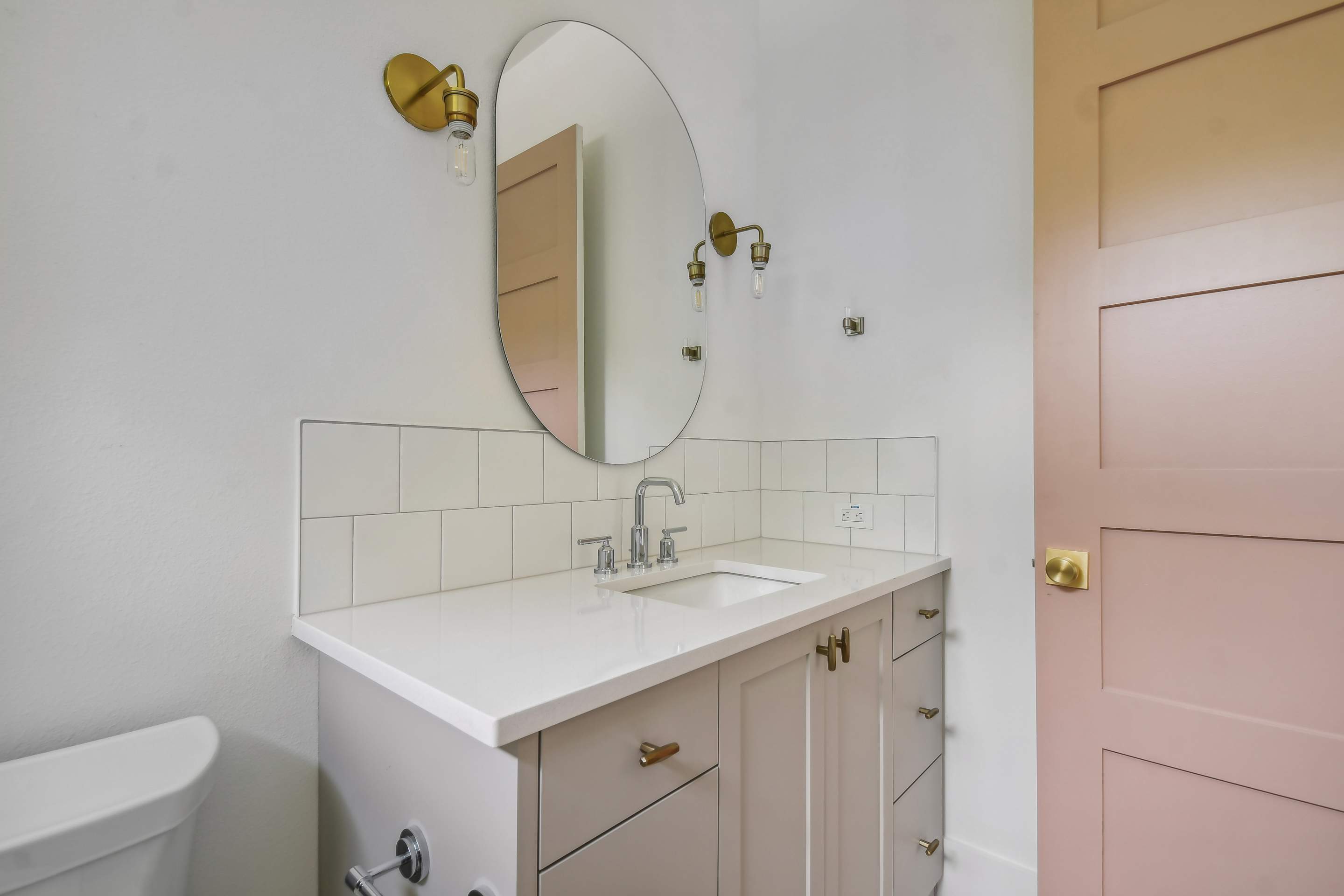 Custom Kingston by Lyons Heritage Tampa, LLC