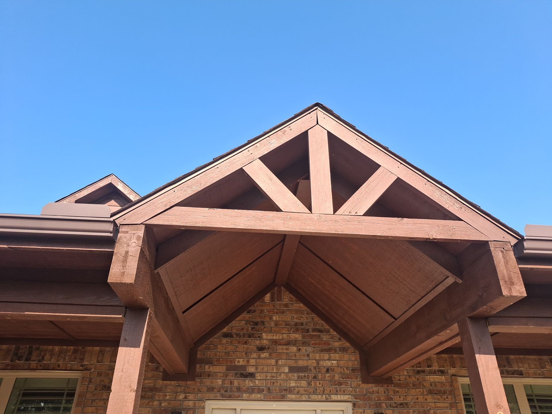 From Dated Brown to Modern Contrast: A Mineola Exterior Transformation by Quality Coats Painting