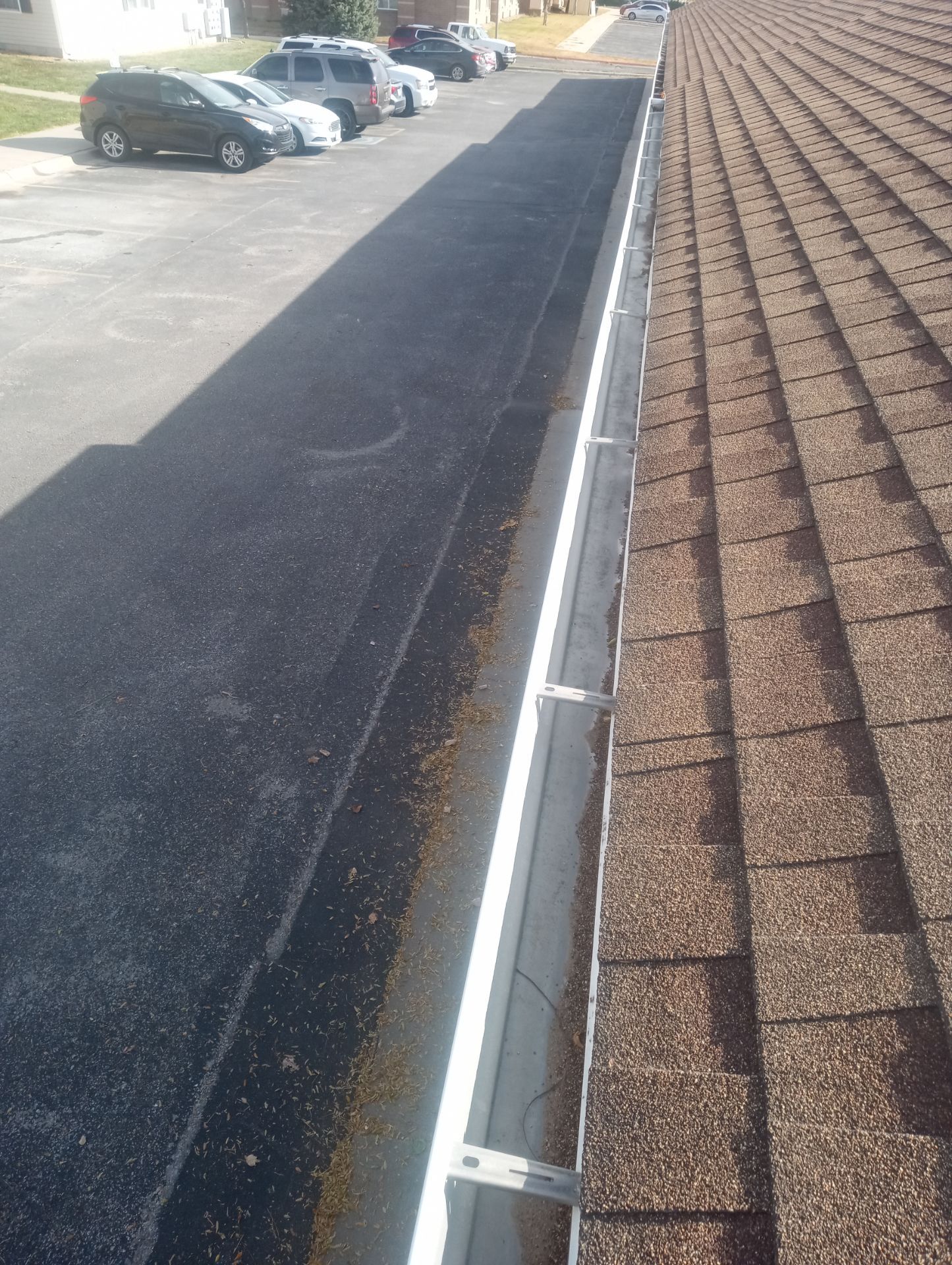 Commercial gutter cleaning Lincoln, NE after photo with clean gutters