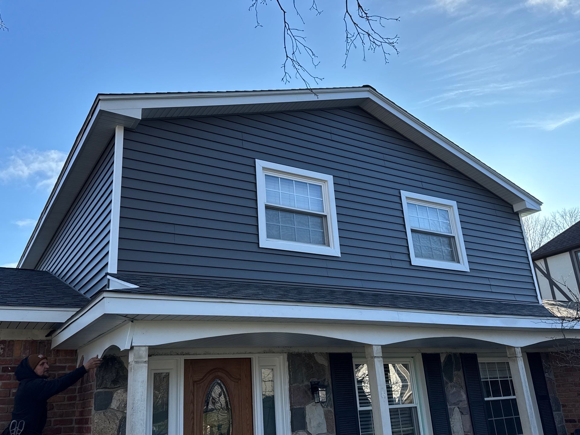 Siding Replacement using Alside Charcoal Smoke and Roof Replacement using Owens Corning Peppercorn by 180 Contractors