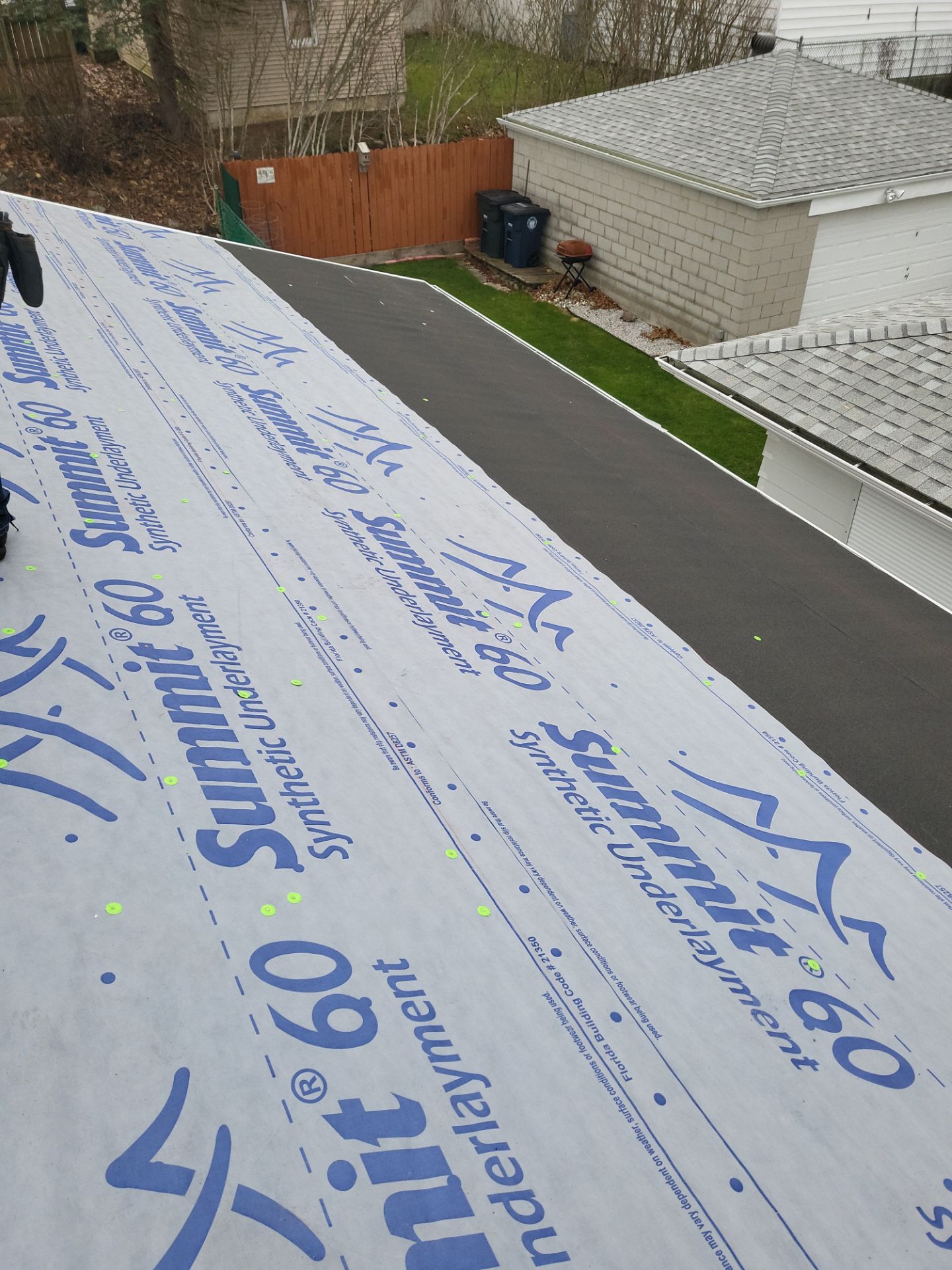Atlas Pinnacle, Color: Oyster Shell, Drip Edge: White by Eagle Eye Roofing