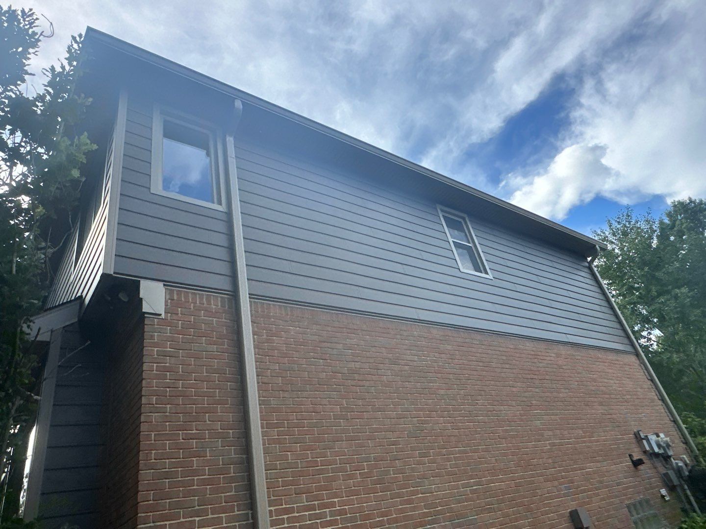 Roof Replacement using Owens Corning Peppercorn and Siding Replacement using Ascend Charcoal Smoke by 180 Contractors