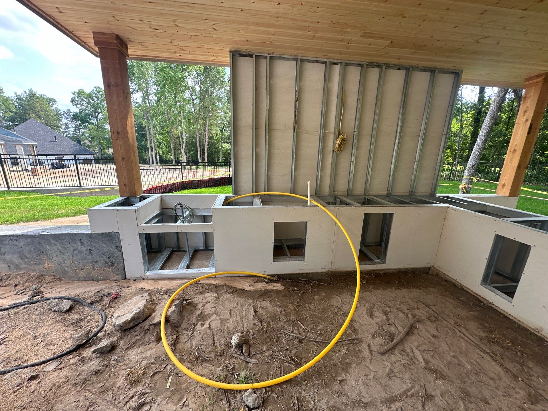 Modern Patio Cover and Kitchen in Montgomery by SophAlx LLC