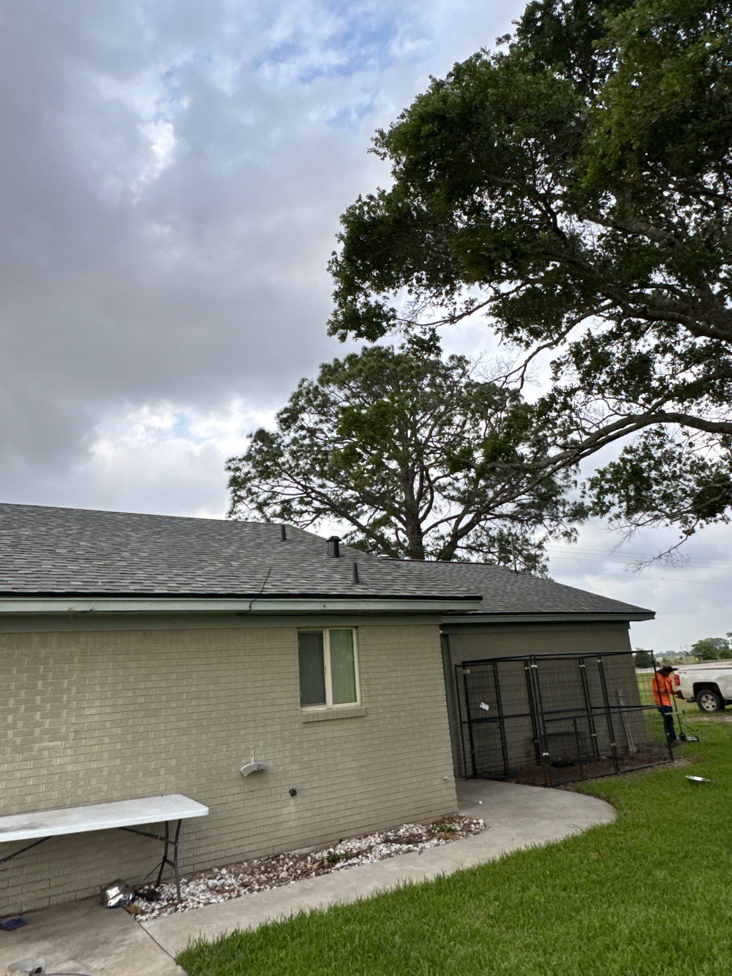 Roof Replacement louise by Roof Repair Company