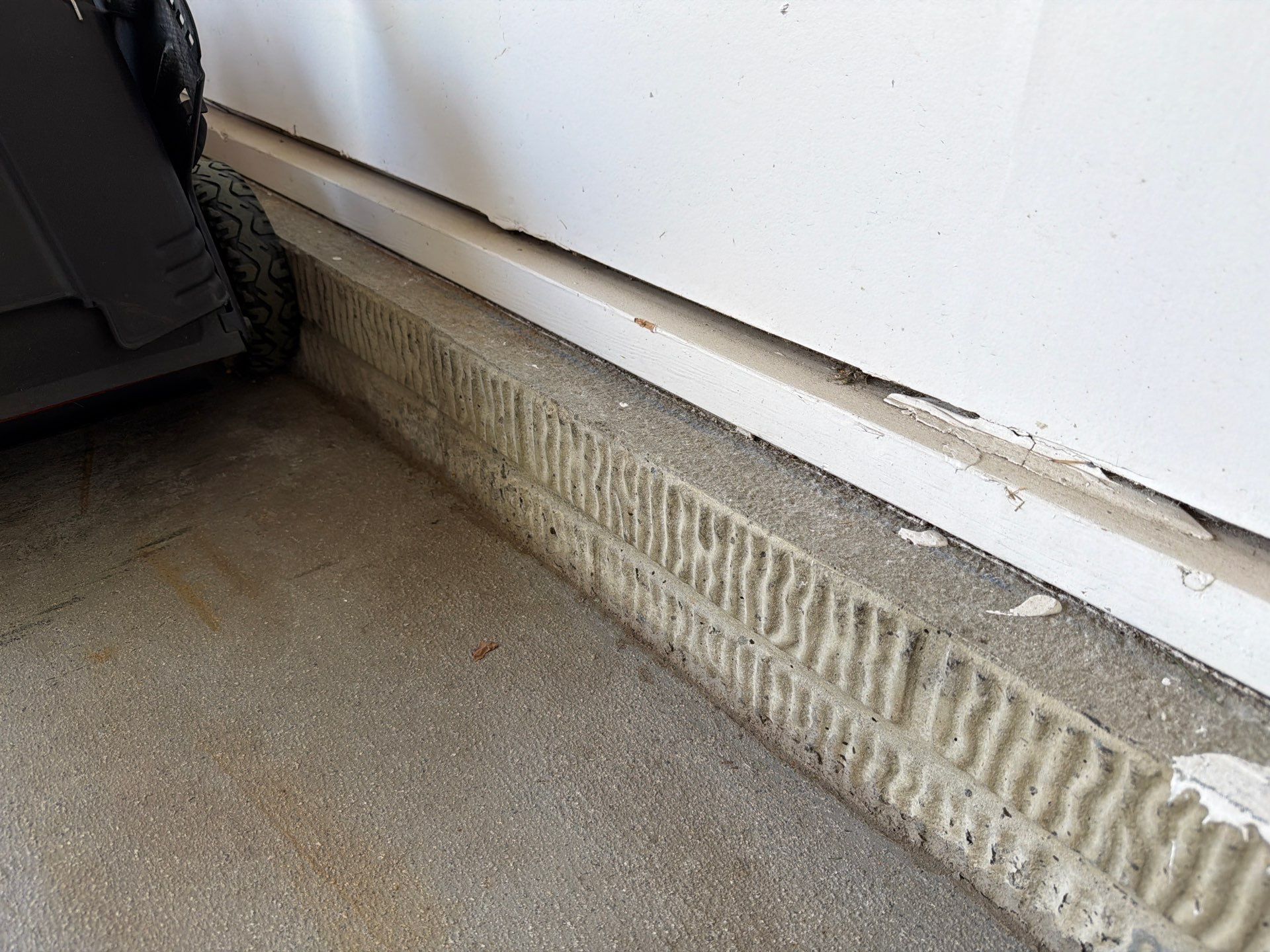 Sioux Falls Garage Floor Coating with Nightfall Decorative Chips by Select Painting, Coatings & Garage Cabinets