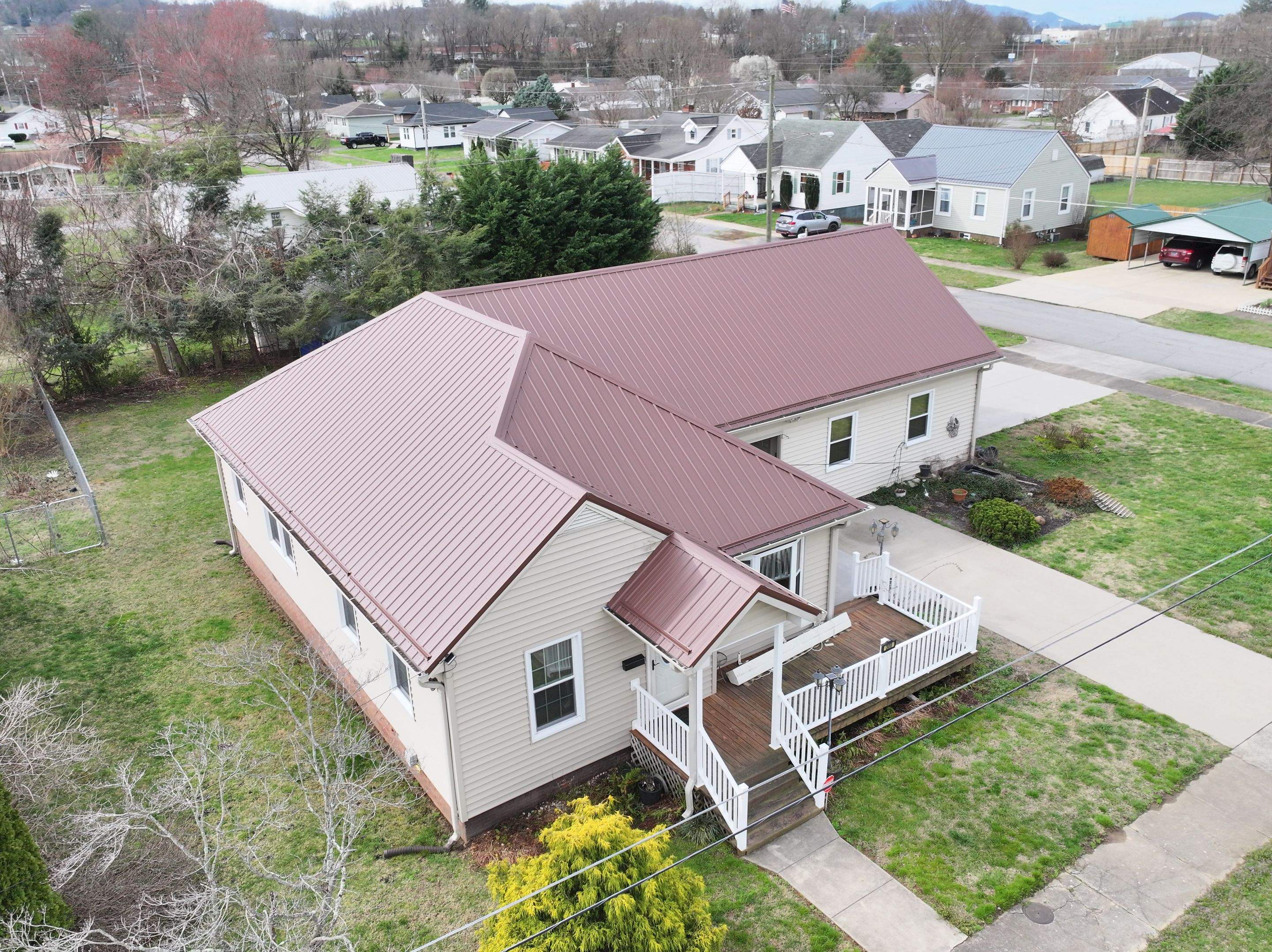 Carr Residence by Omnia Roofing