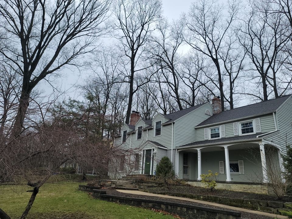 ATLAS PINNACLE COLOR: HEARTHSTONE DRIP EDGE: WHITE by Eagle Eye Roofing