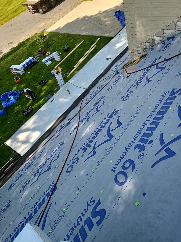 ATLAS PINNACLE COLOR: WEATHERED WOOD by Eagle Eye Roofing