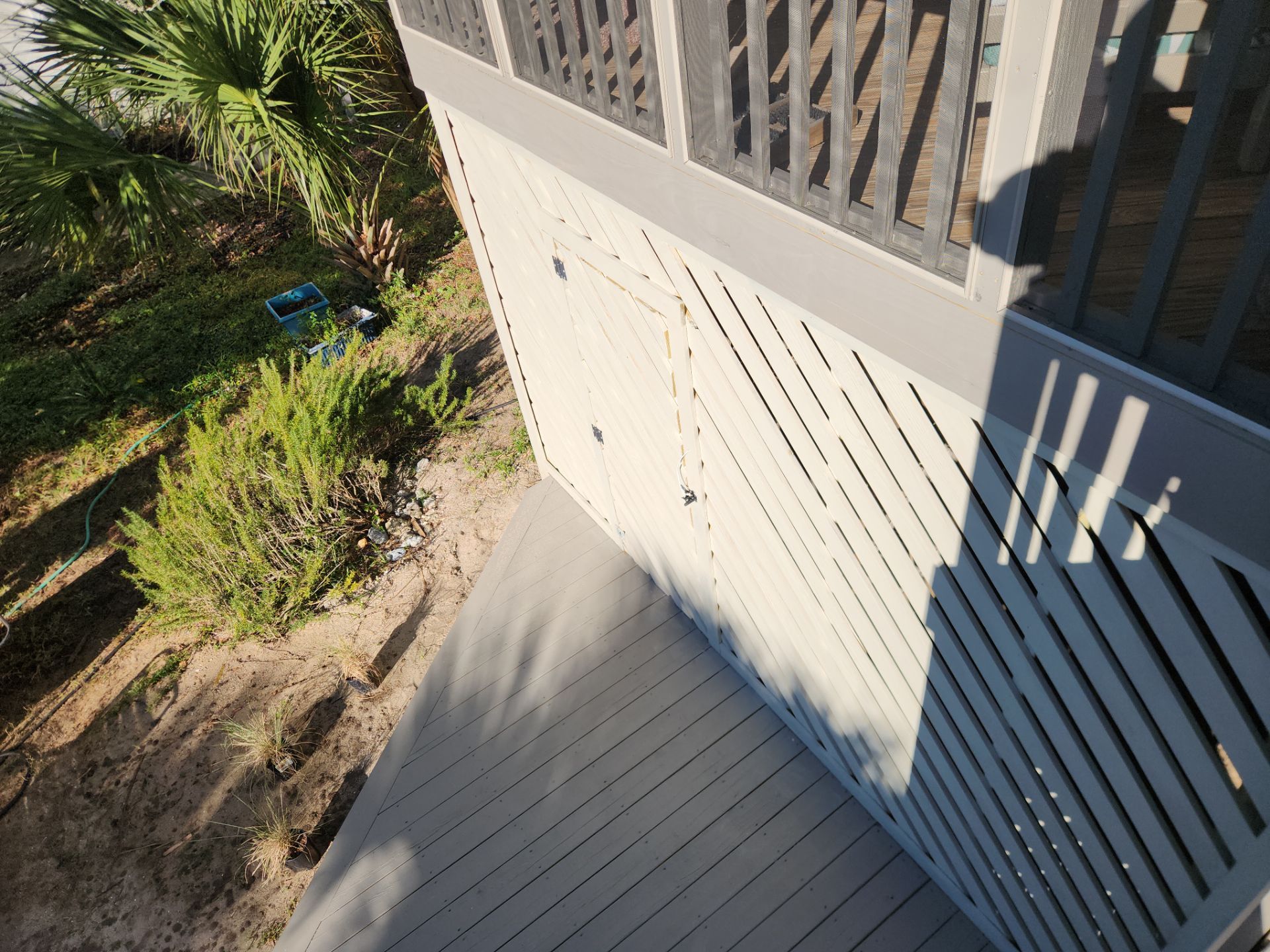 Wood Deck using Wood Stain by DuraSeal