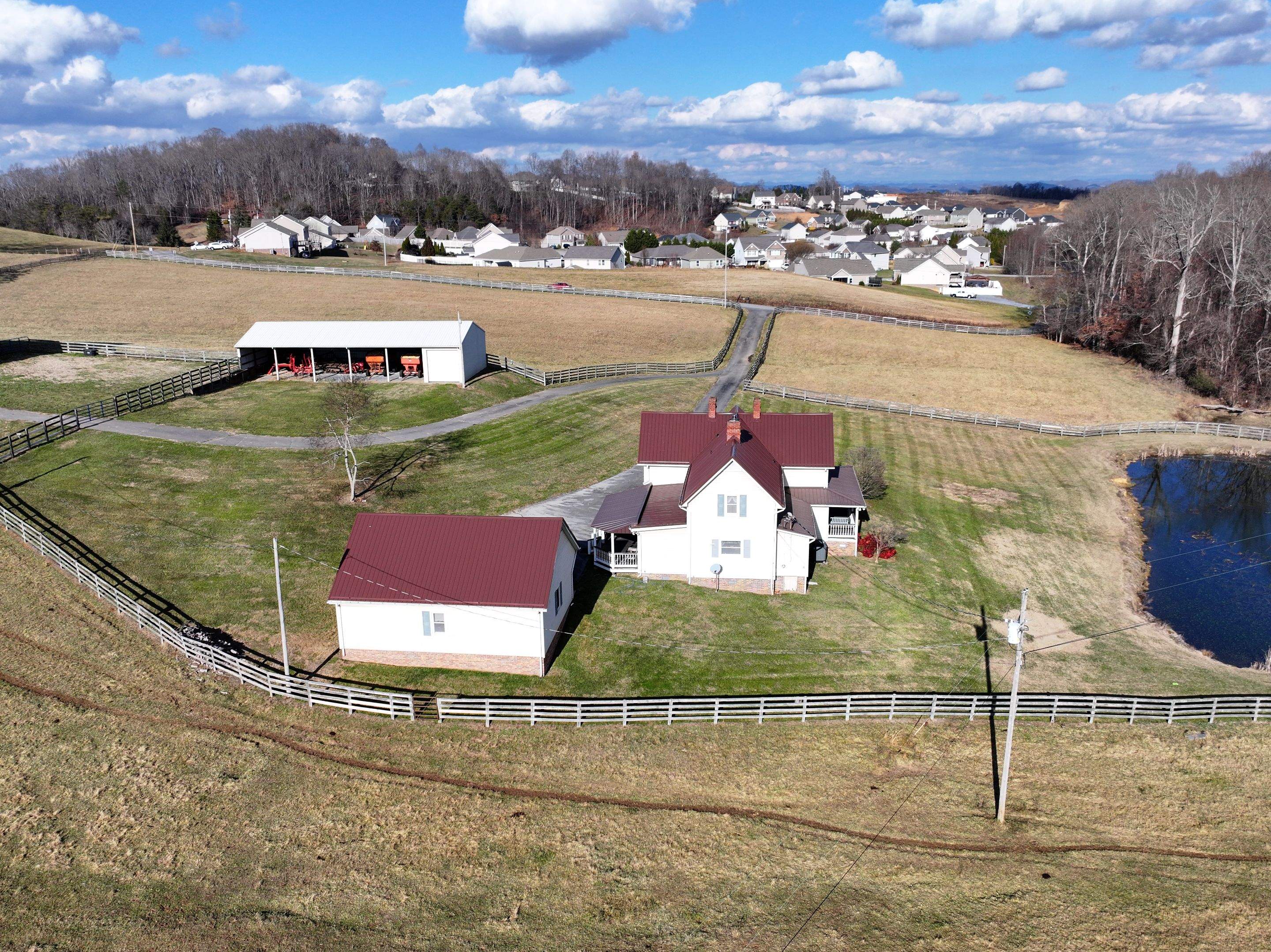 Caruthers Residence by Omnia Roofing