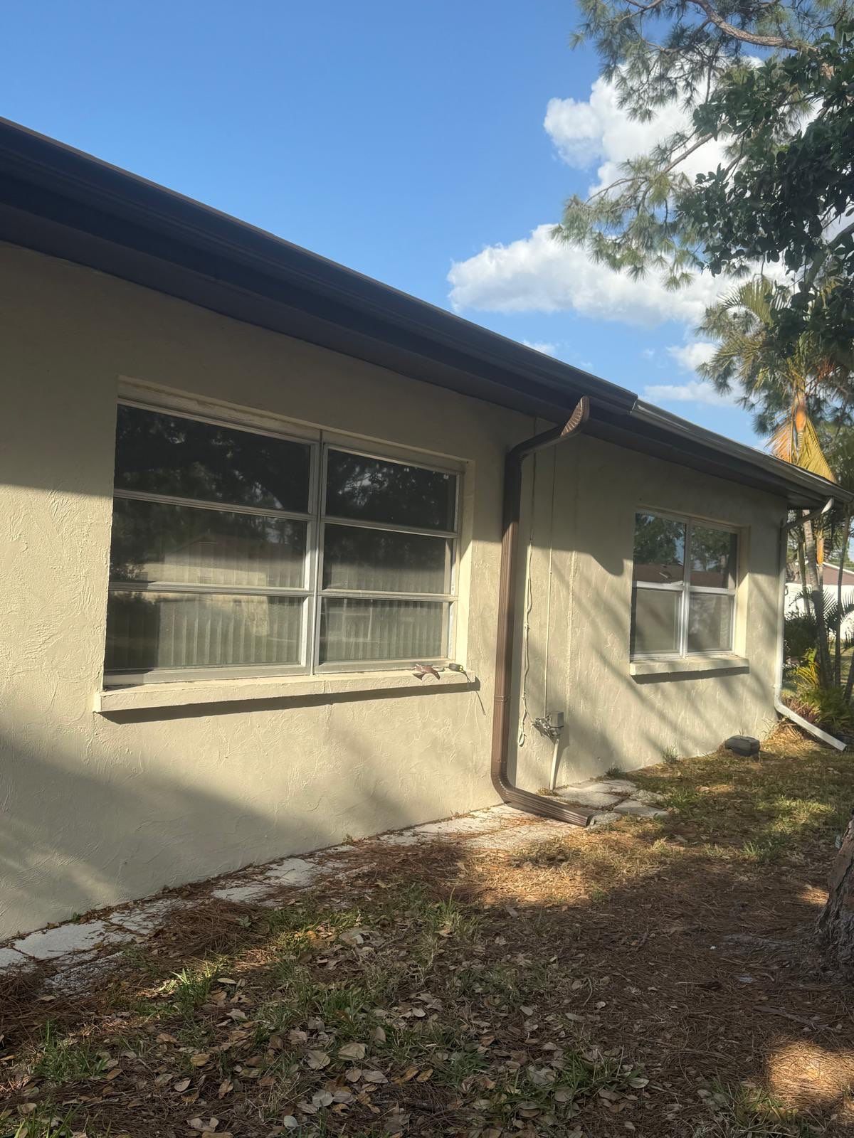 6 Inch Seamless Gutters using Musket Brown Seamless Gutters in Sarasota FL by Gutter Professors
