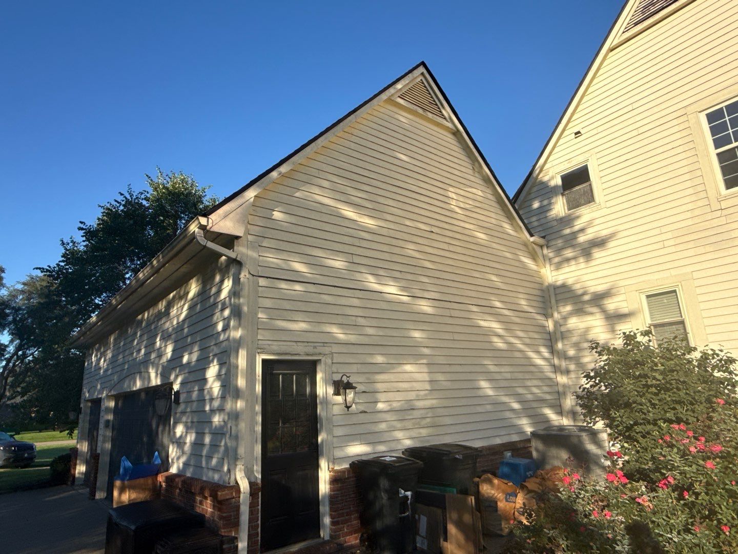 Siding Replacement using Alside S7 Cedar Mill Grain Pebble by 180 Contractors