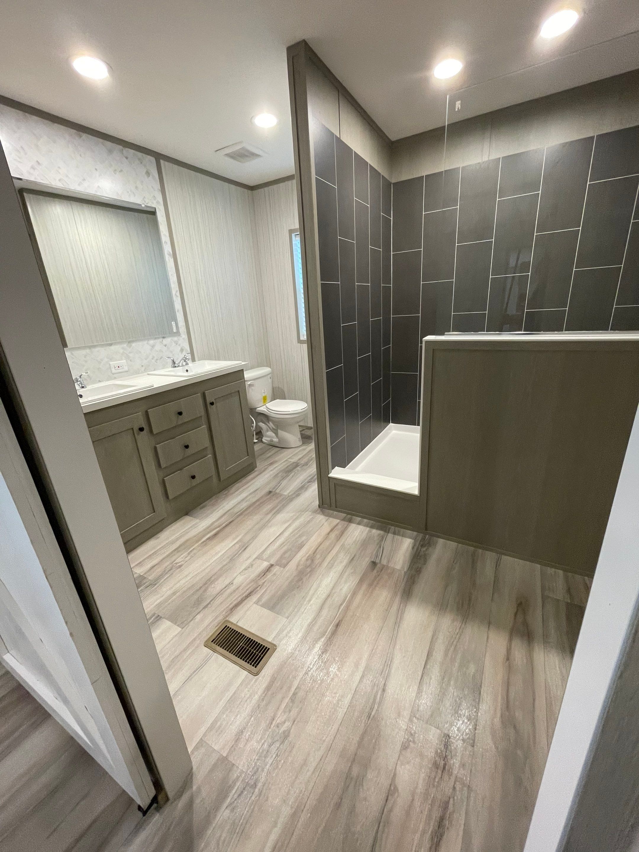 Shower House by Clayton Homes of Walton