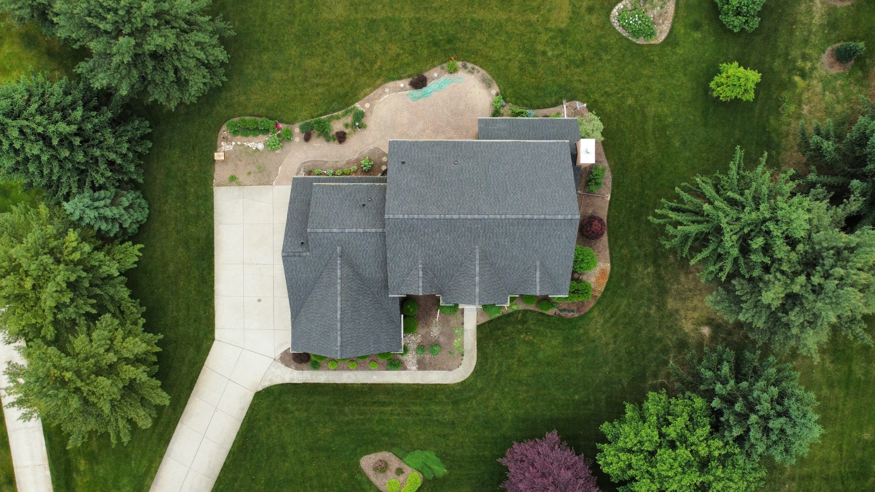 New Roof Installation - Private Residence  by Bloomfield Construction & Restoration