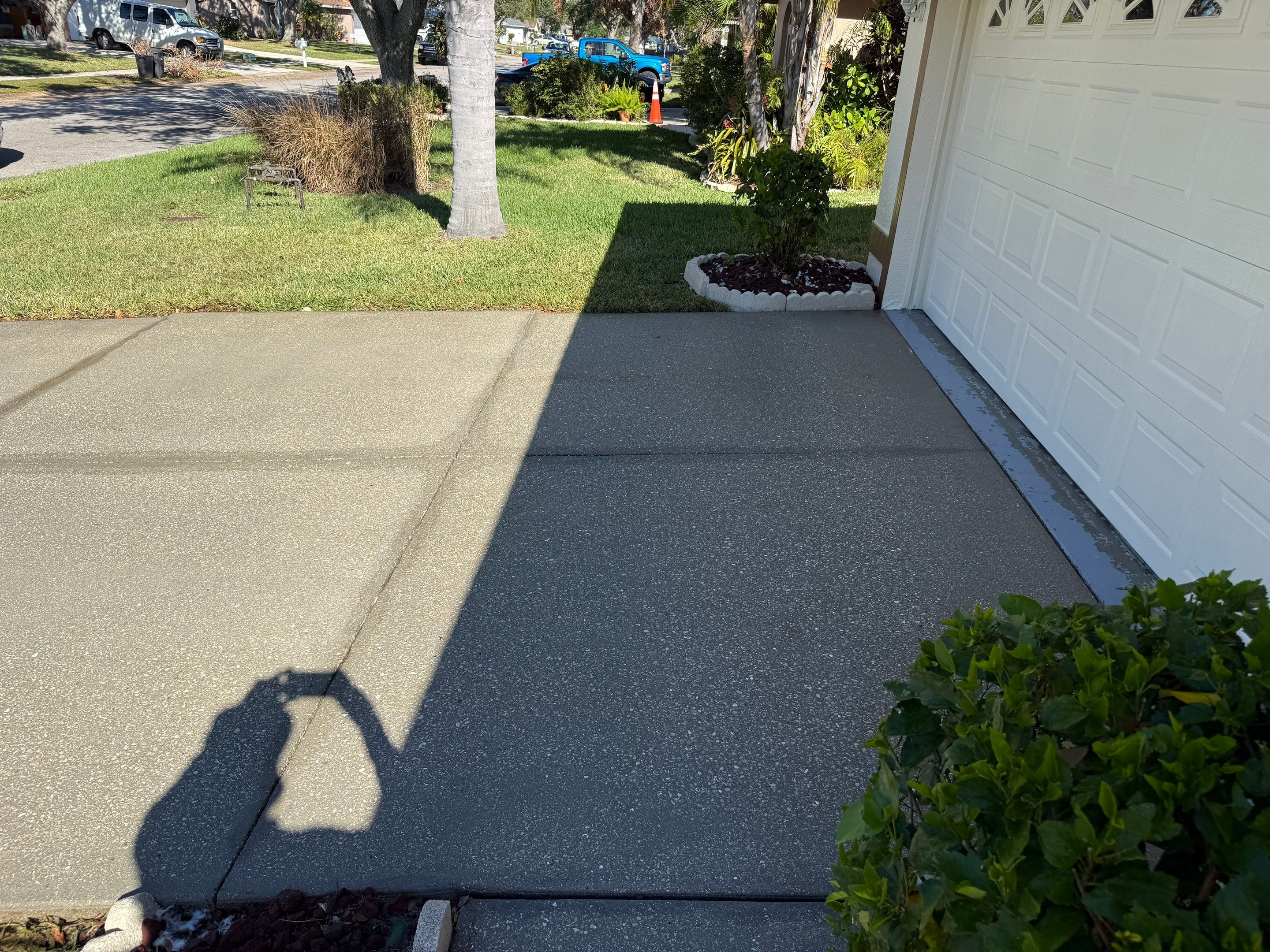 Concrete Driveway, Decorative Flowerbed Curbing & Front House Wash in Heather Glen, Palmetto, FL | Sunshine AquaWash by Sunshine AquaWash