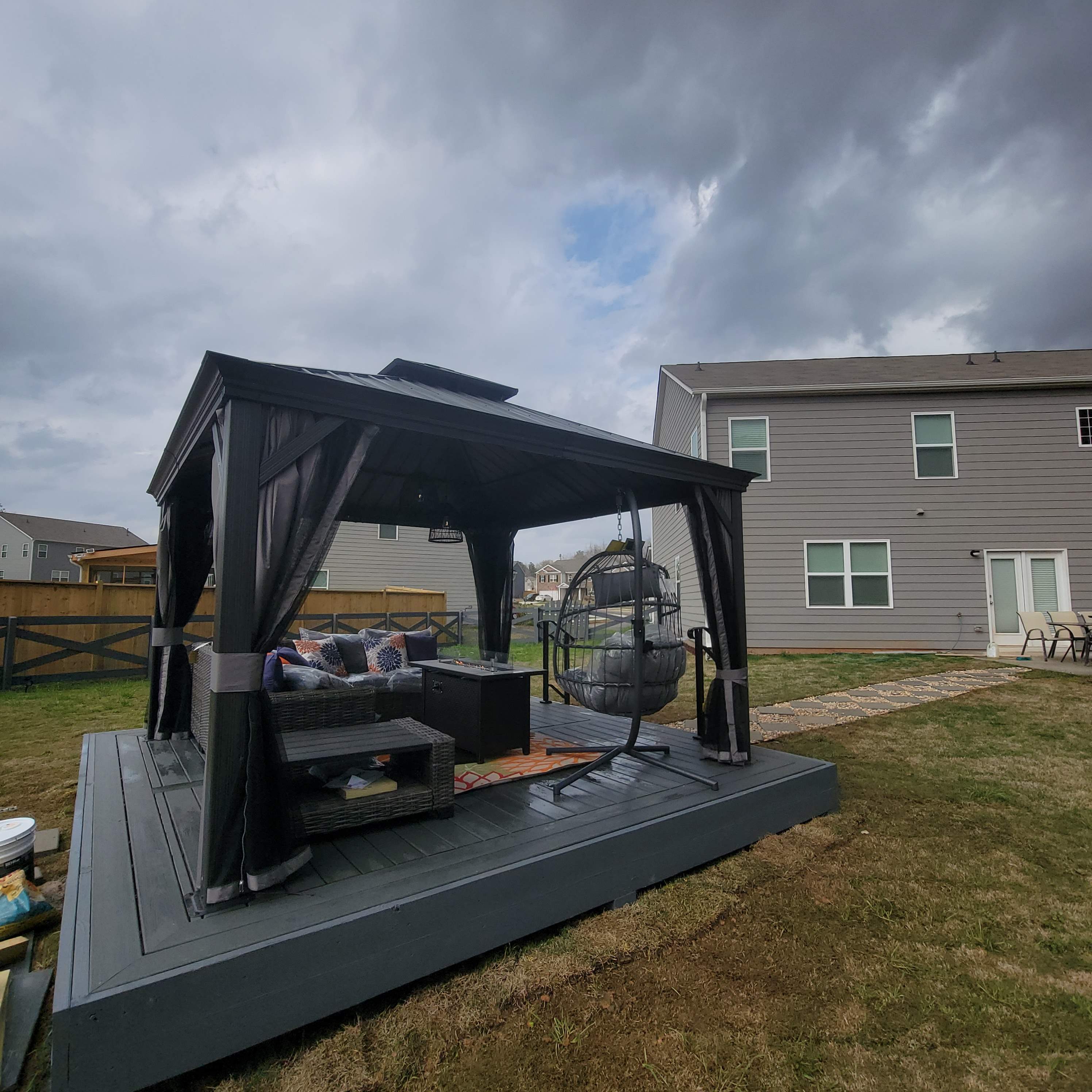 Exterior Gazebo by Ajayi Design and Construction 