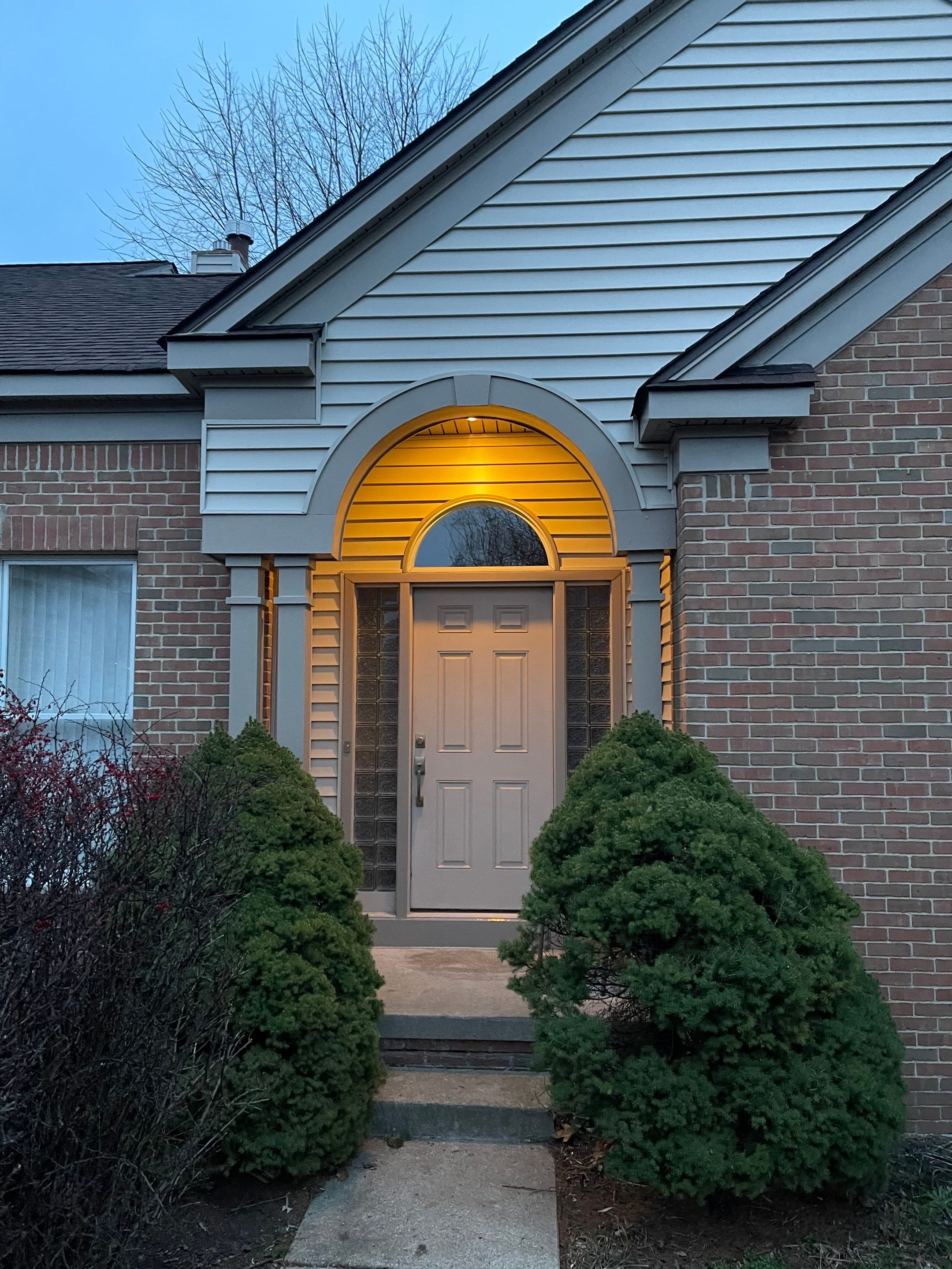 Siding Replacement using Alside Charter Oak D4.5" by 180 Contractors