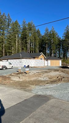Residential Roofing Installation using OC Oakridge shingles